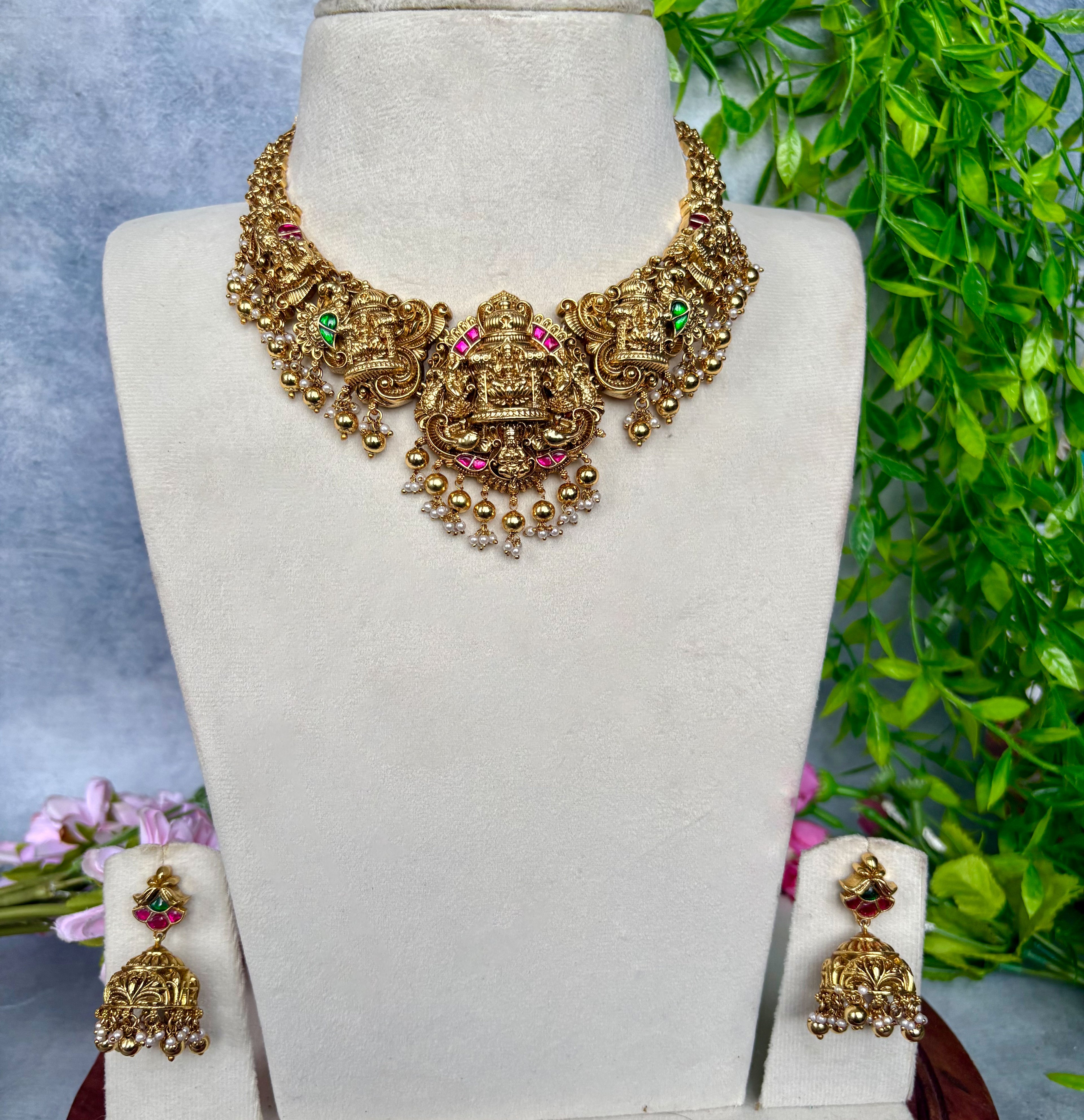 Jadau gold look alike neckpiece