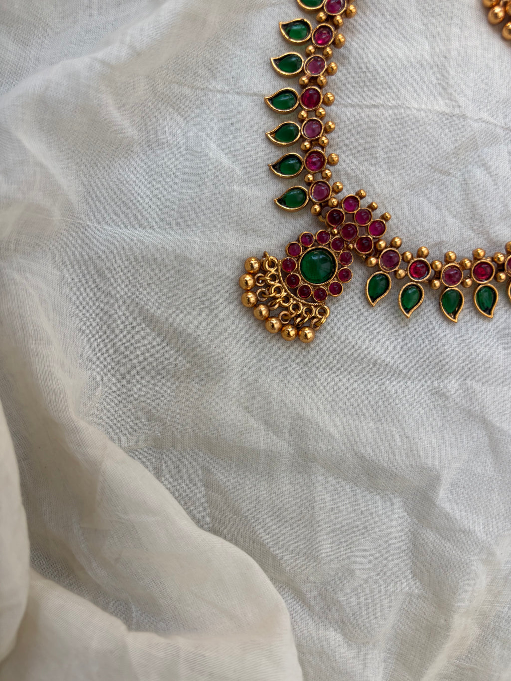 Mango neckpiece