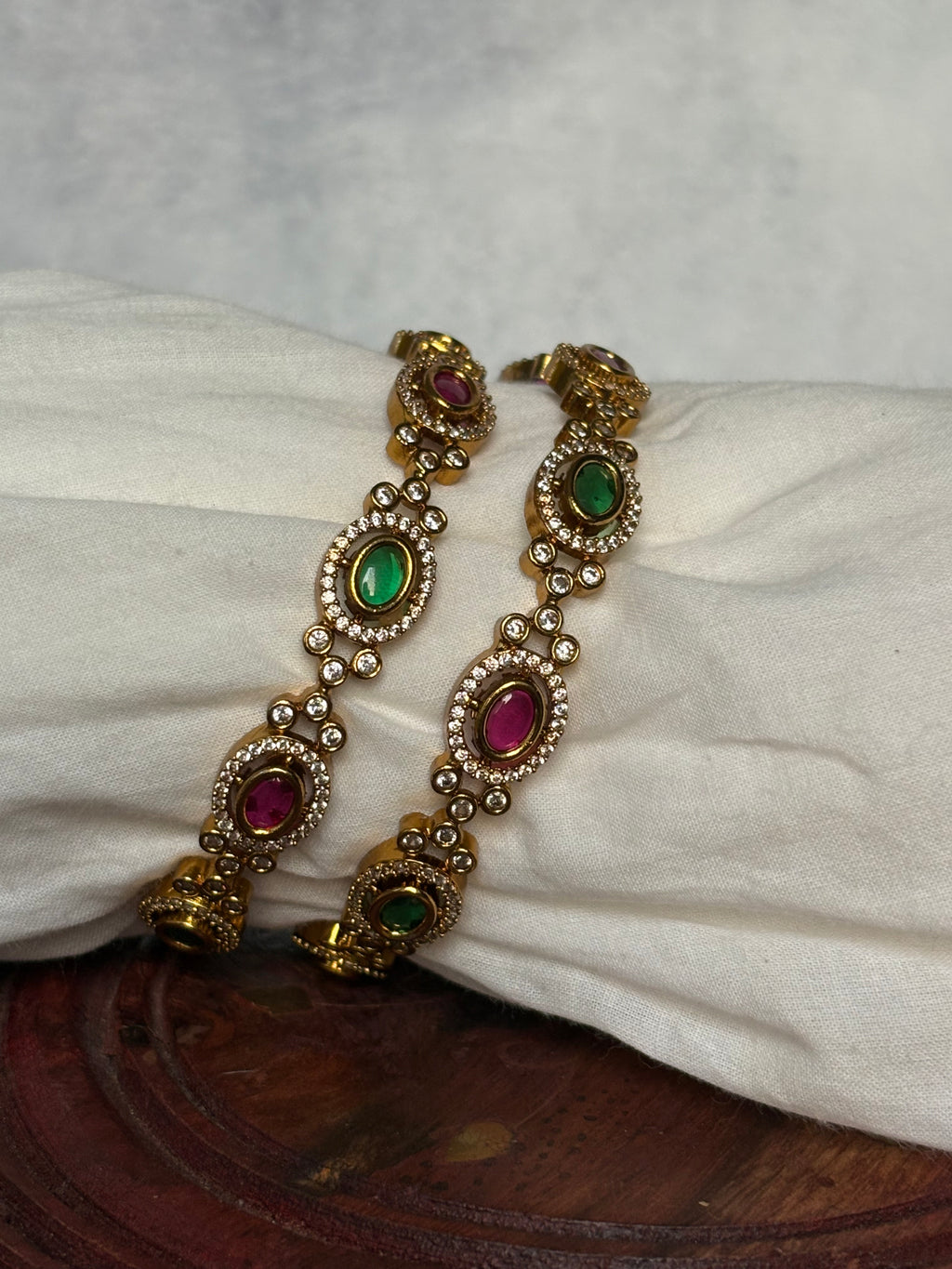 Kemp bangles