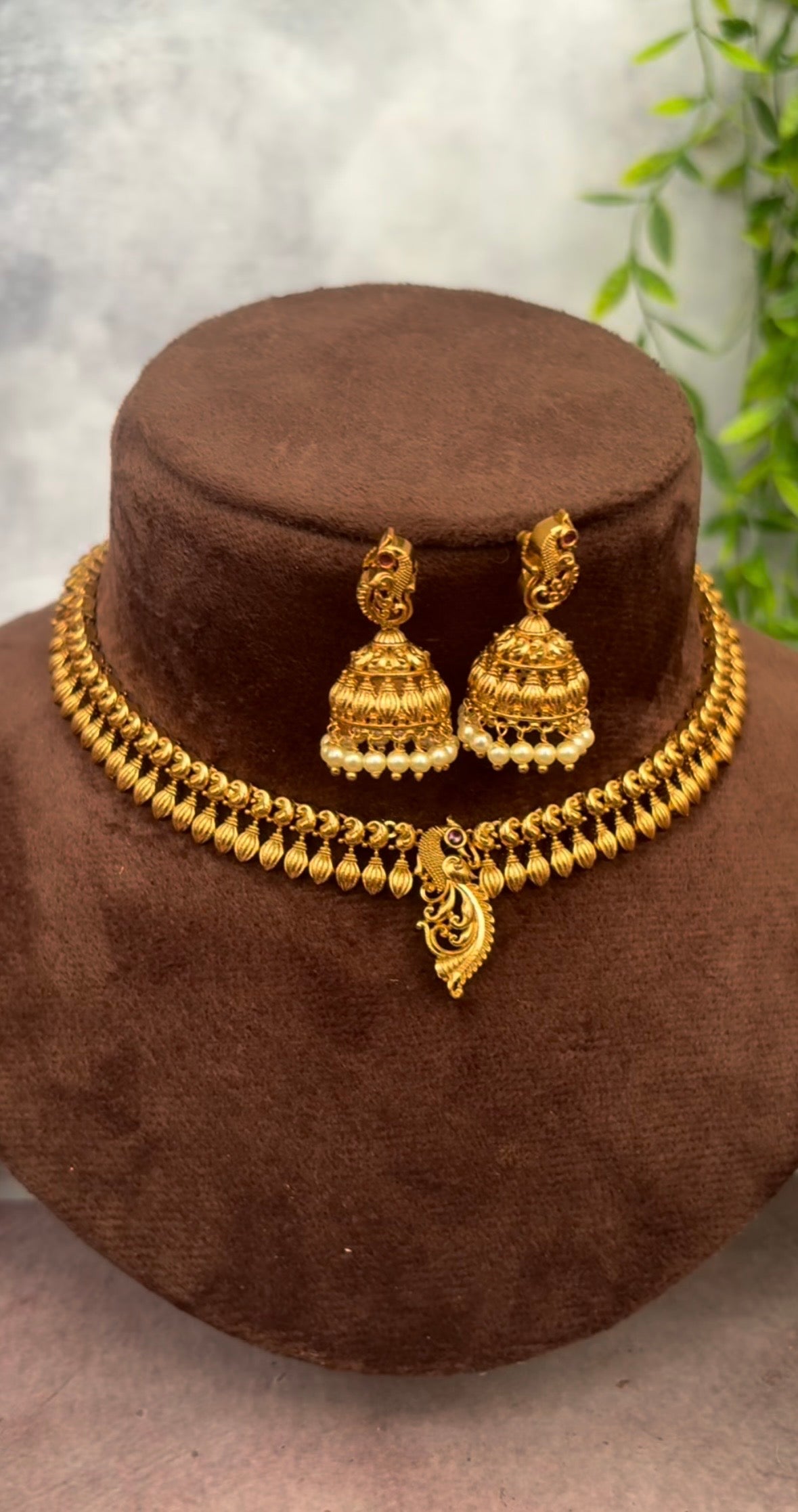 GOLD LOOK ALIKE NECKPIECE
