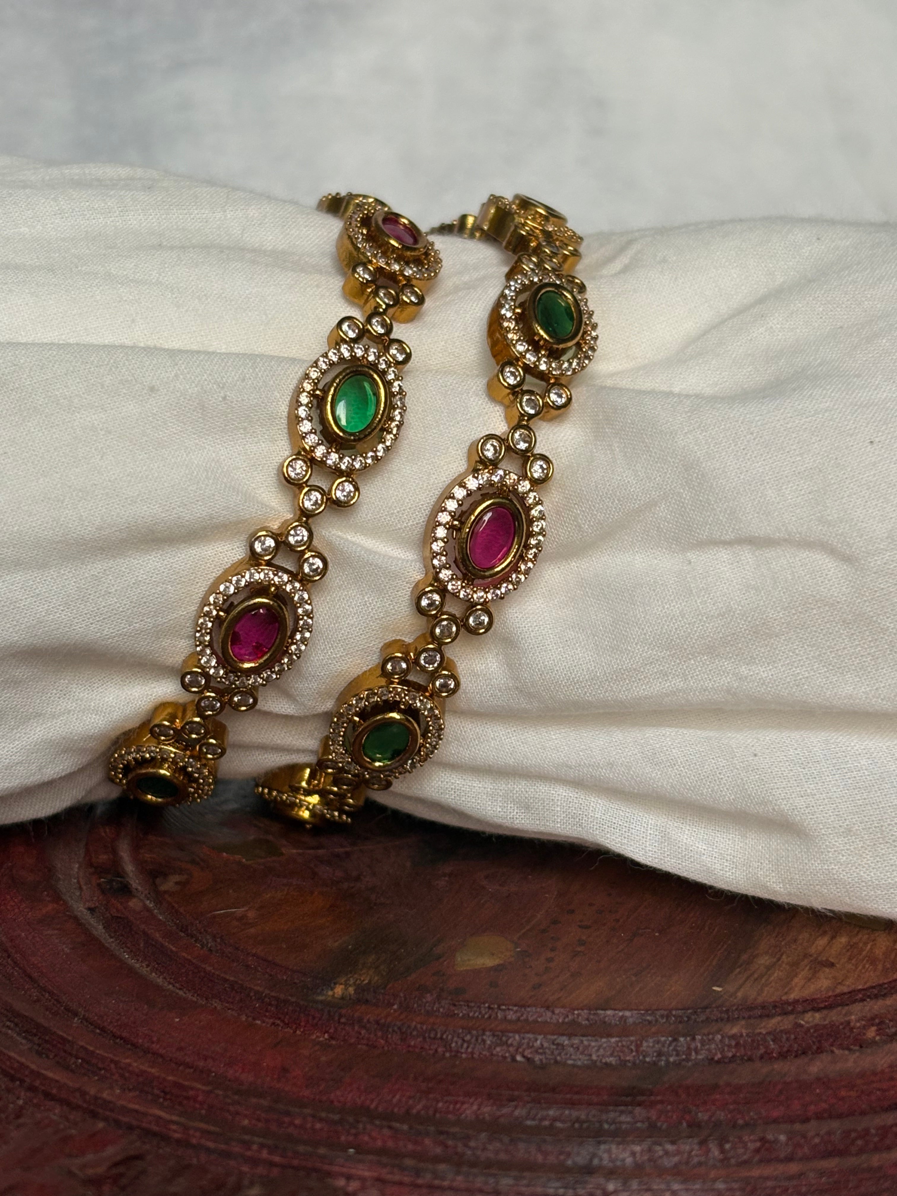 Kemp bangles