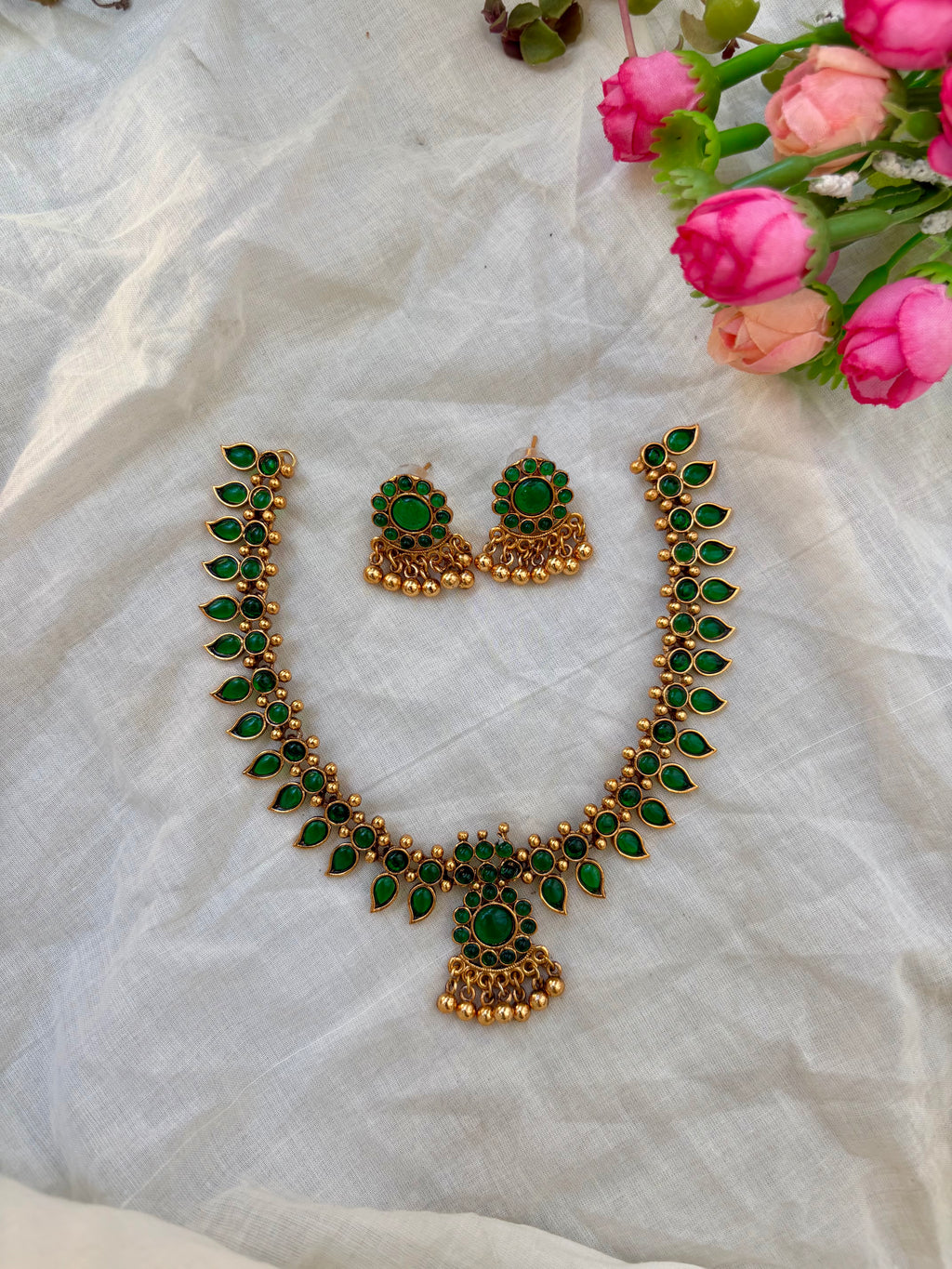 Mango neckpiece