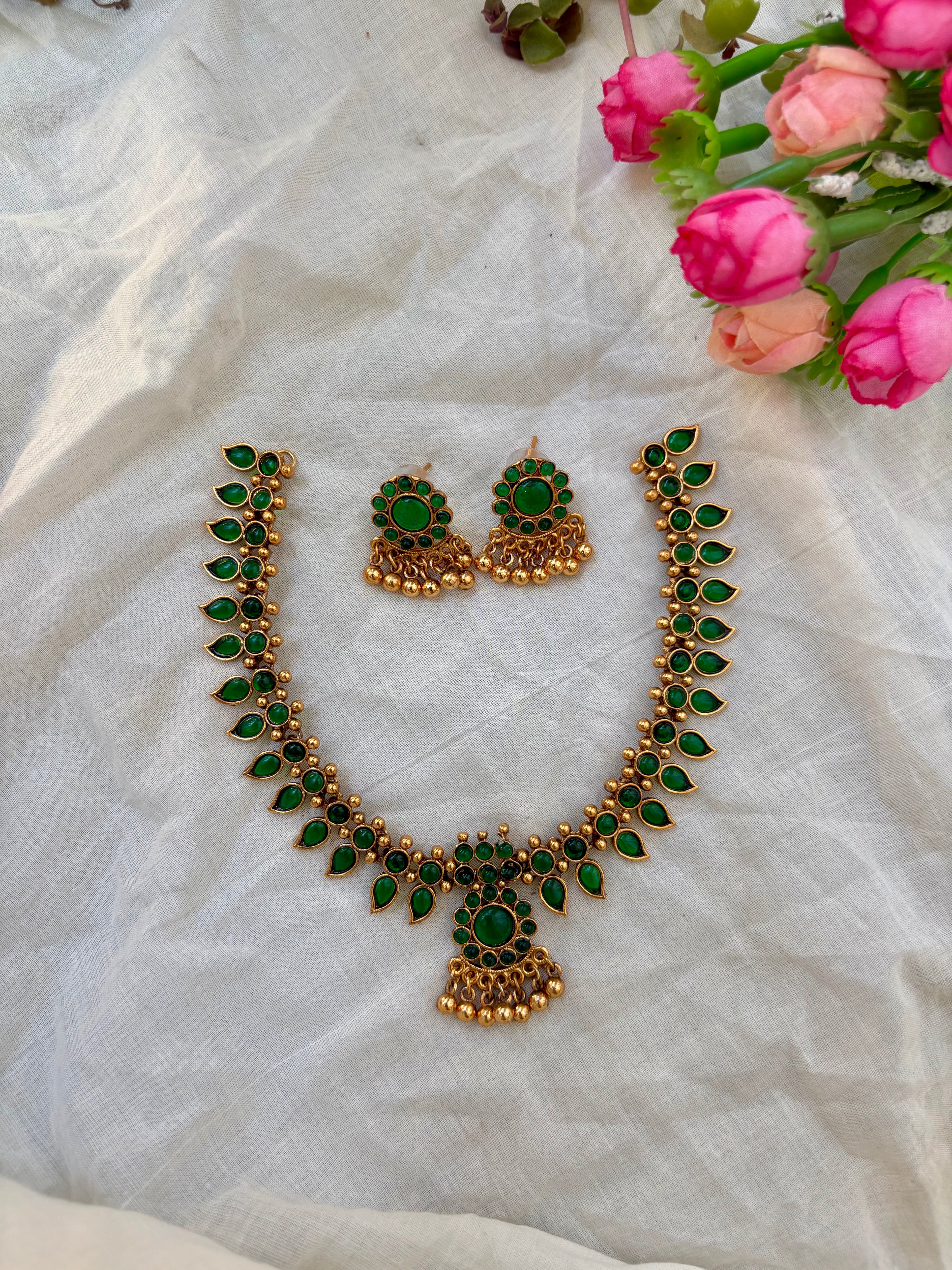Mango neckpiece