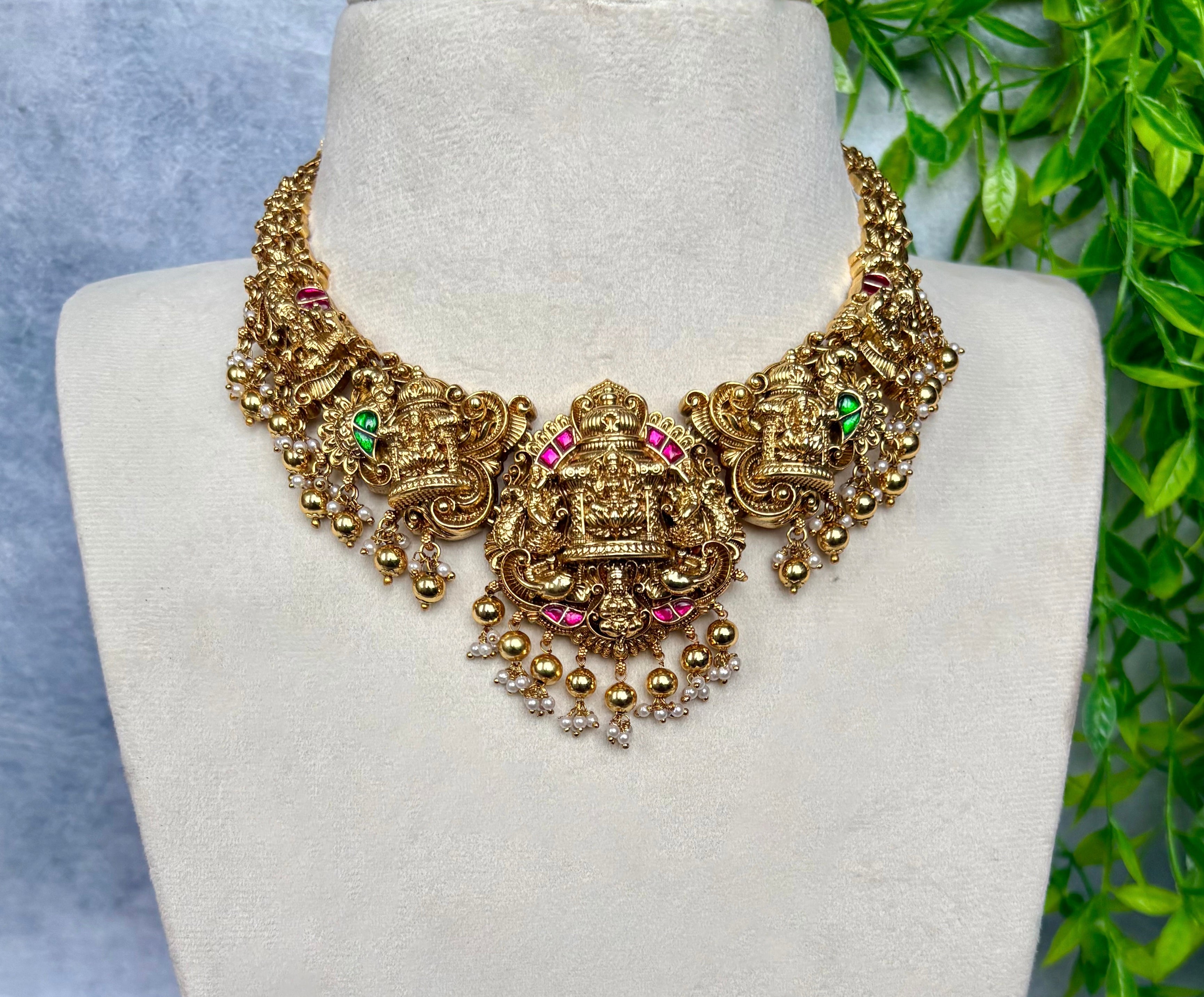 Jadau gold look alike neckpiece