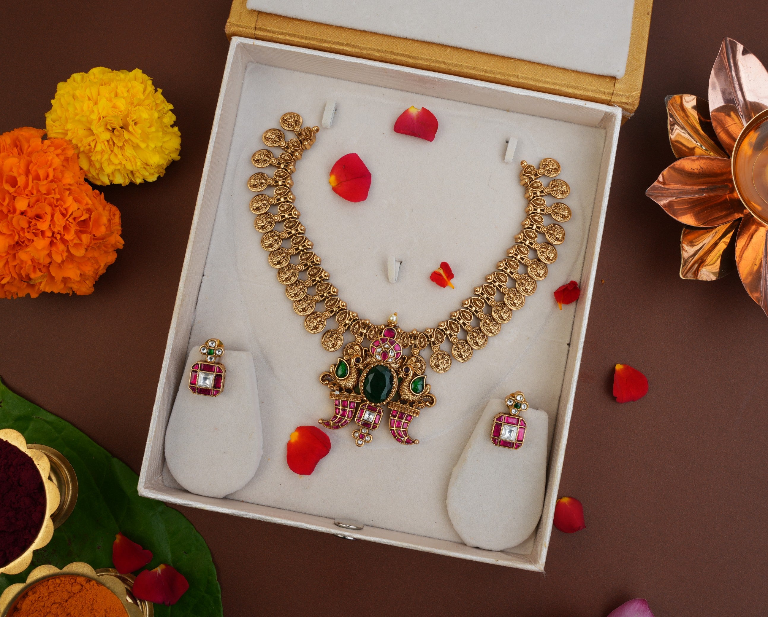 JADAU KASU NECKPIECE