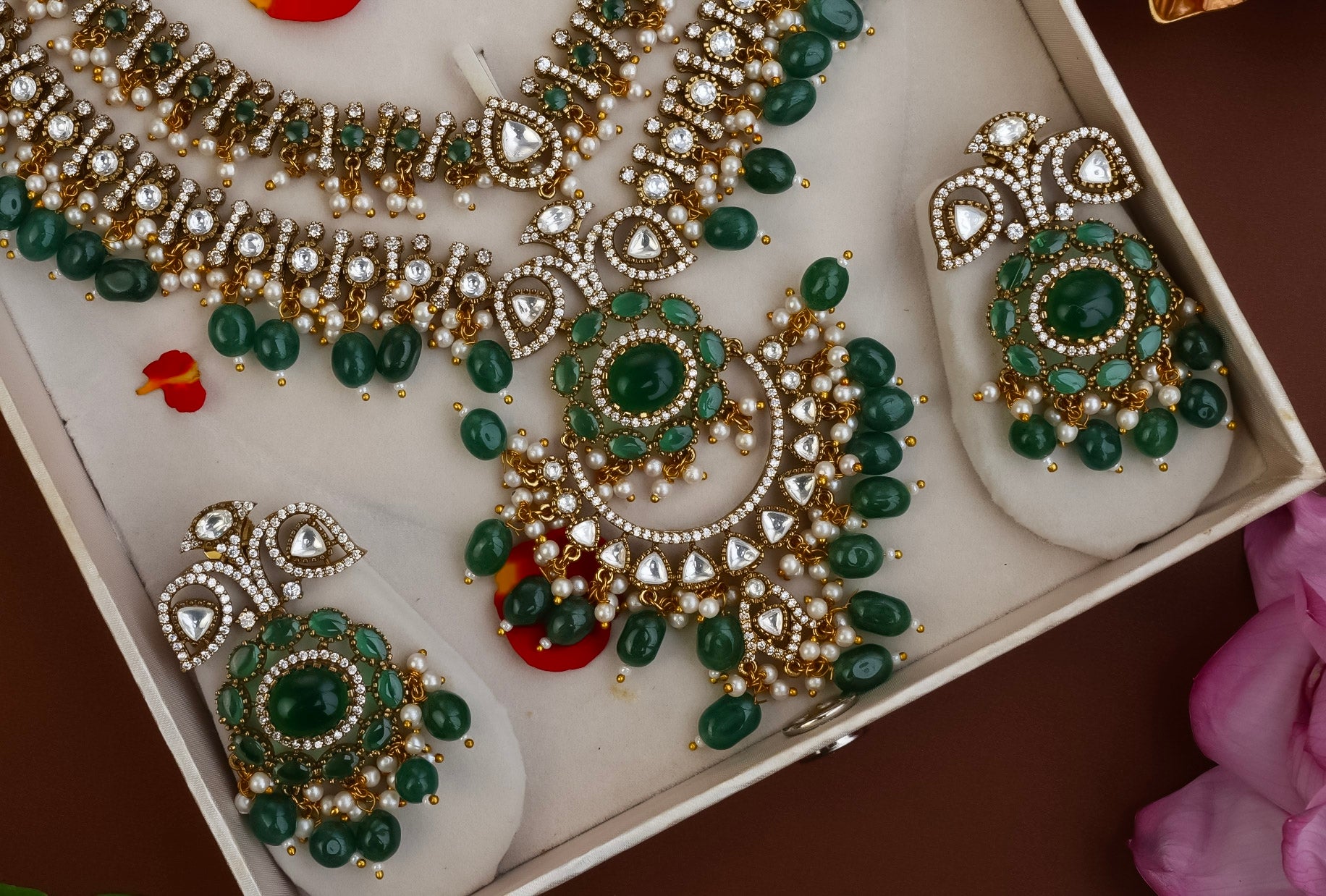 VICTORIAN MOISSANITE ROYAL NECKPIECE (GREEN)