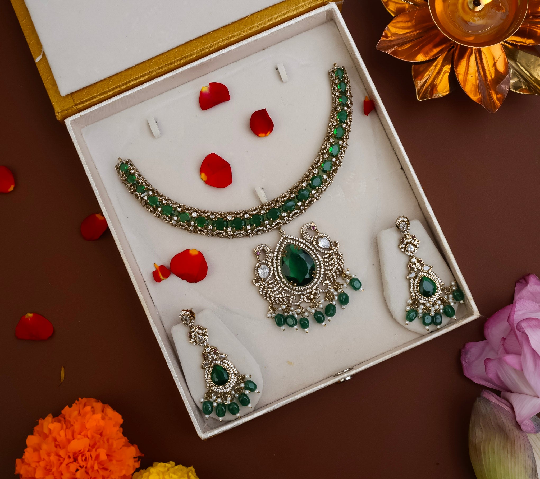 EMERALD VICTORIAN HASLI