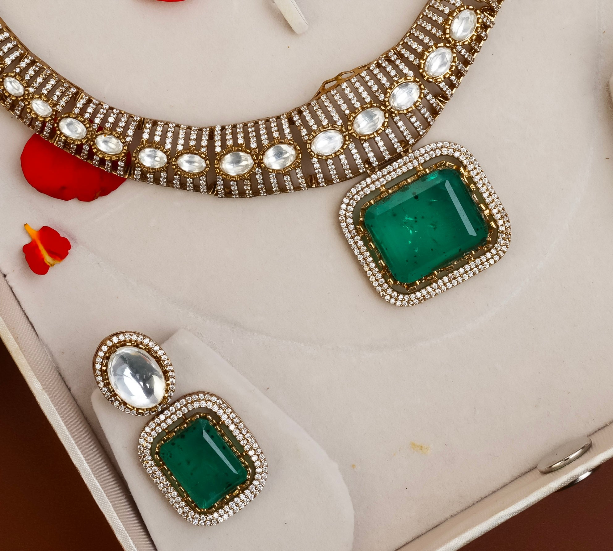 VICTORIAN MOISANITE HASLI