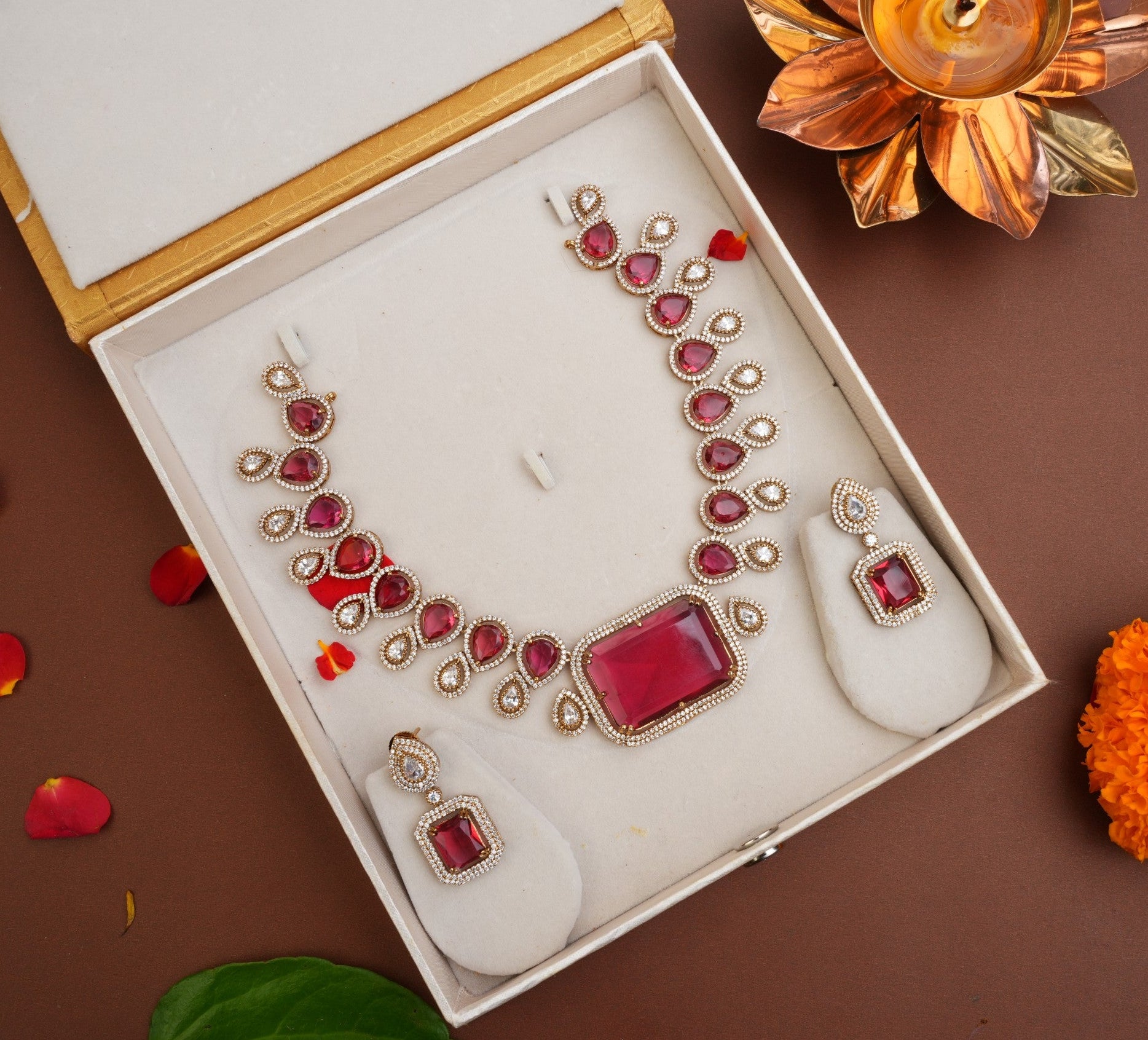PARI (RED)