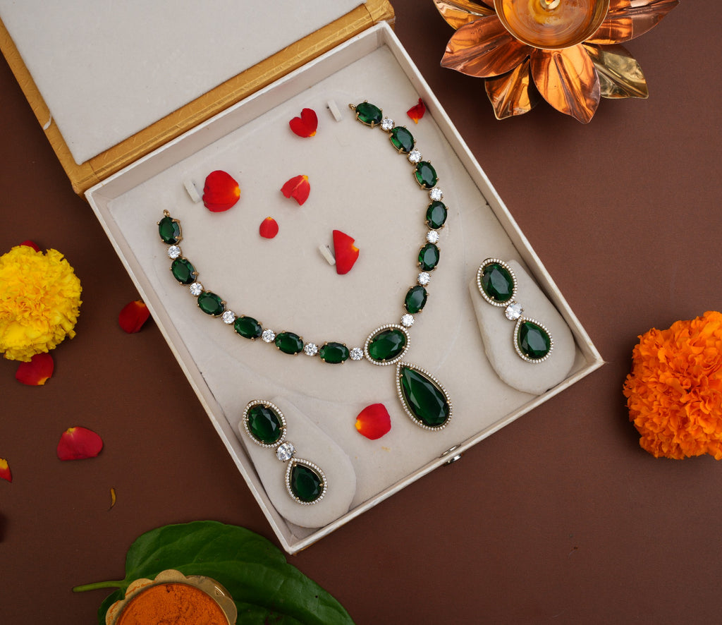 EMERALD PENDANT NECKPIECE