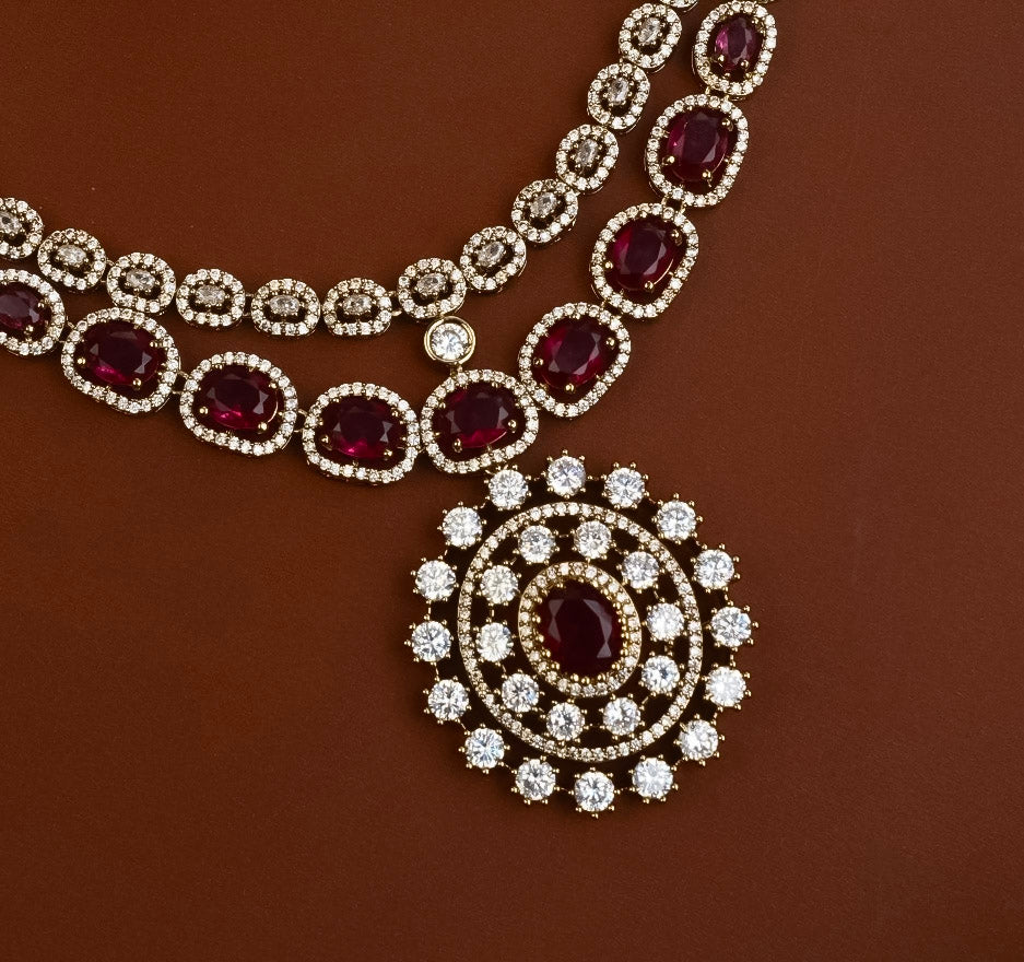 VICTORIAN PENDANT NECKPIECE (RED)