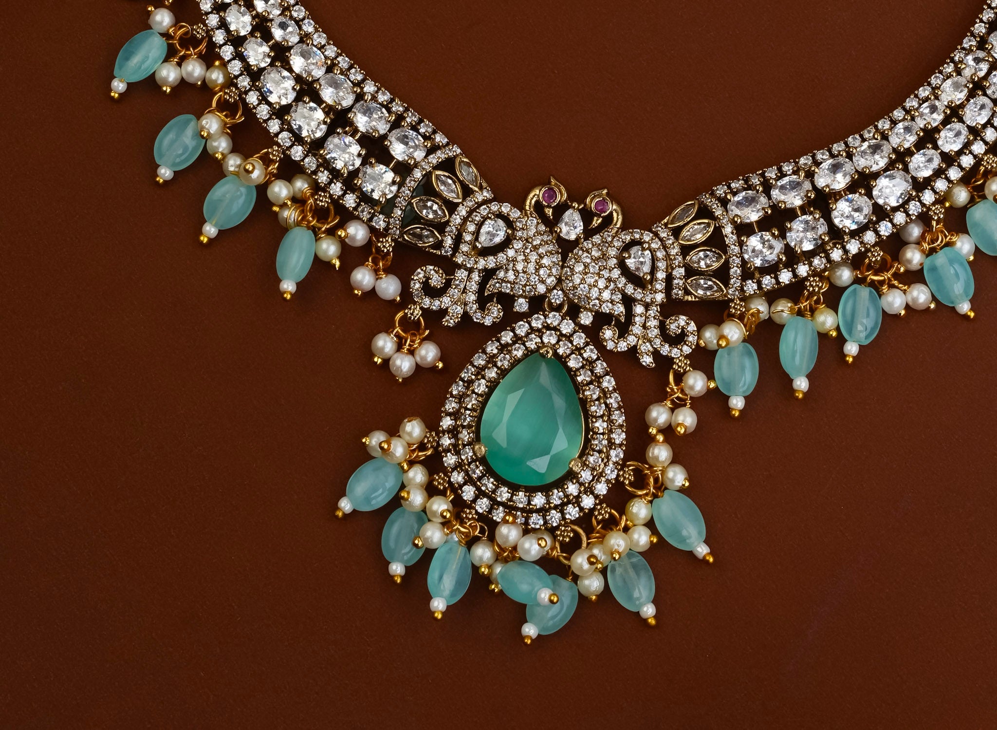 VICTORIAN PEACOCK HASLI (MINT)