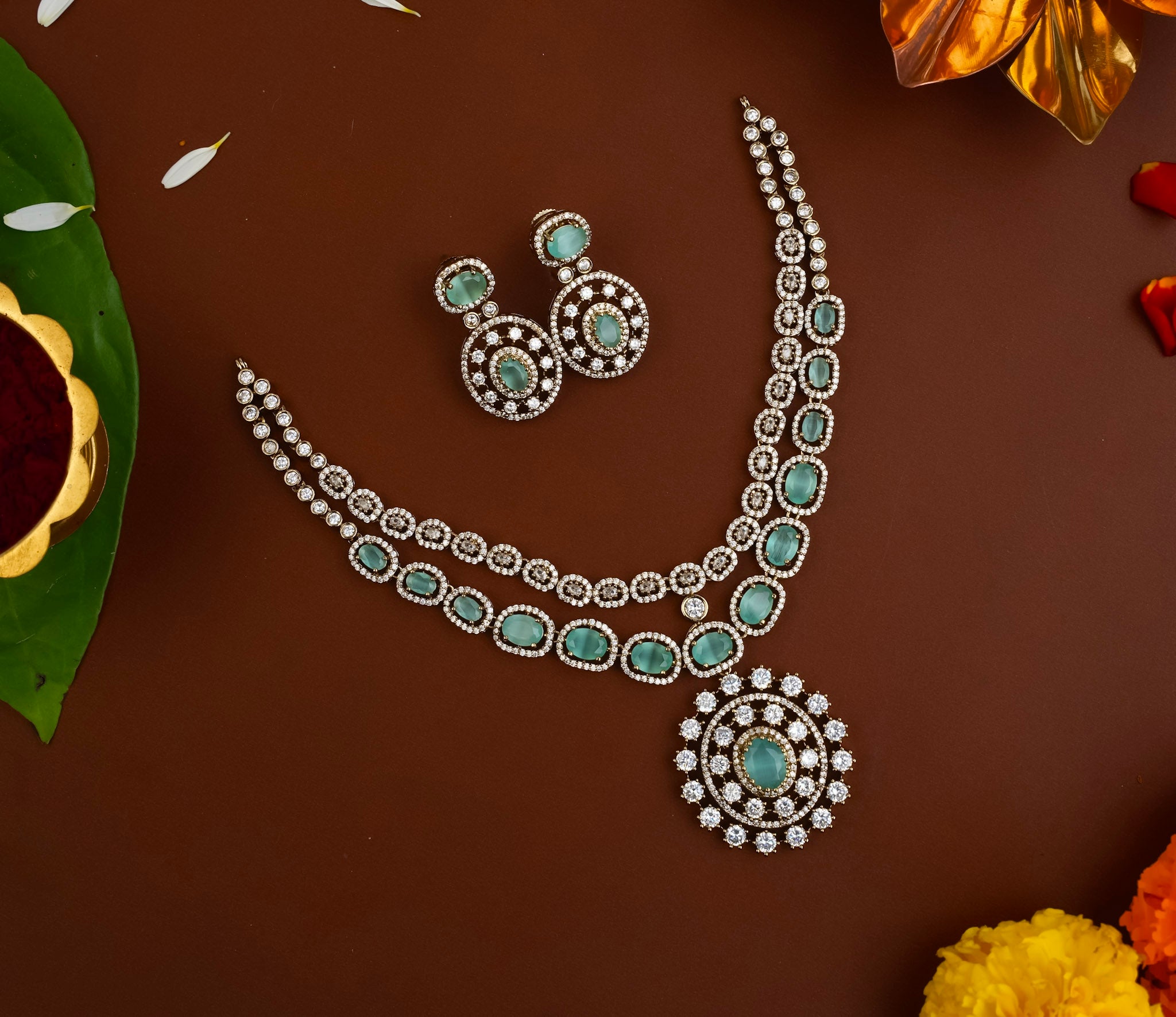 VICTORIAN PENDANT NECKPIECE (MINT)