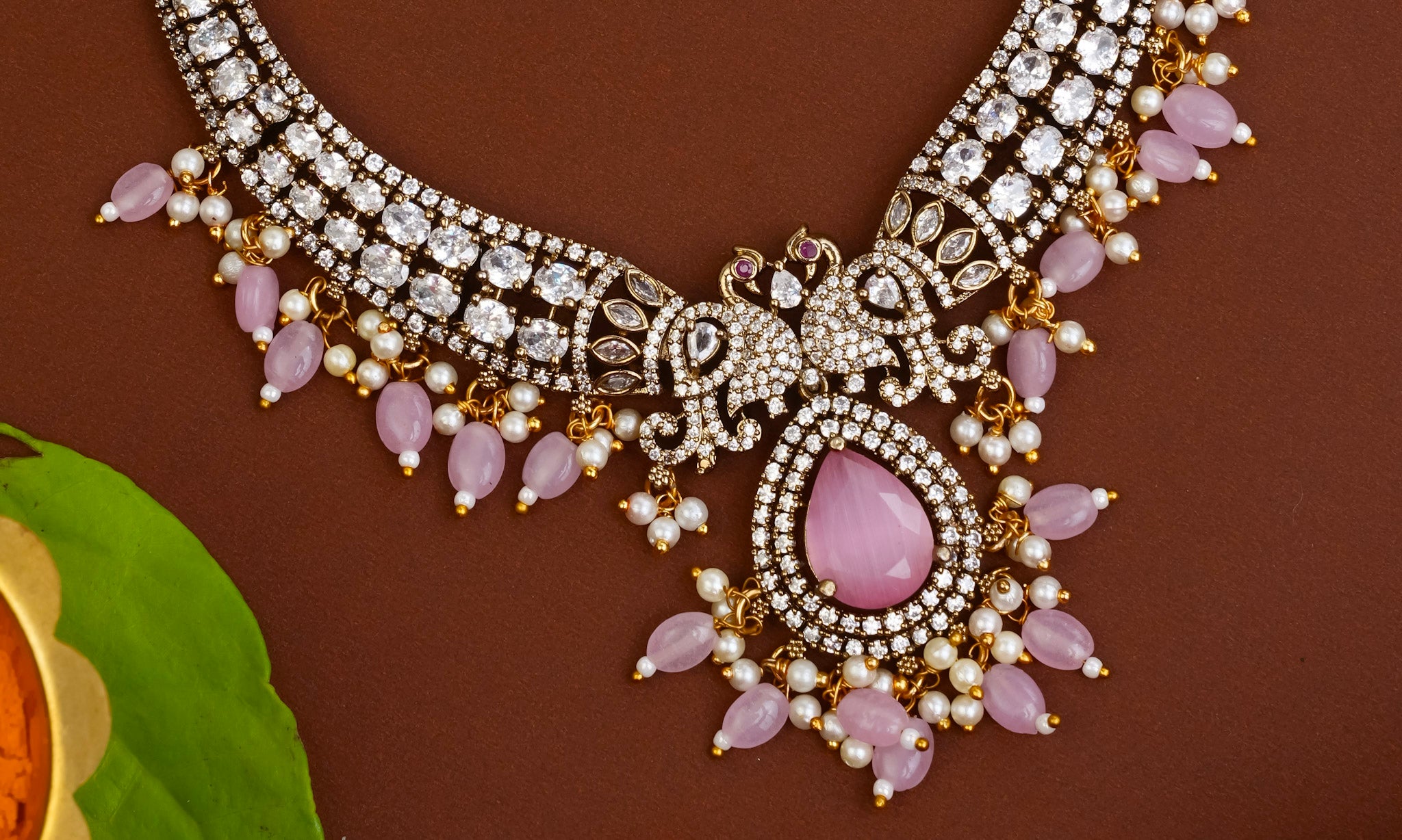 VICTORIAN PEACOCK HASLI (PINK)