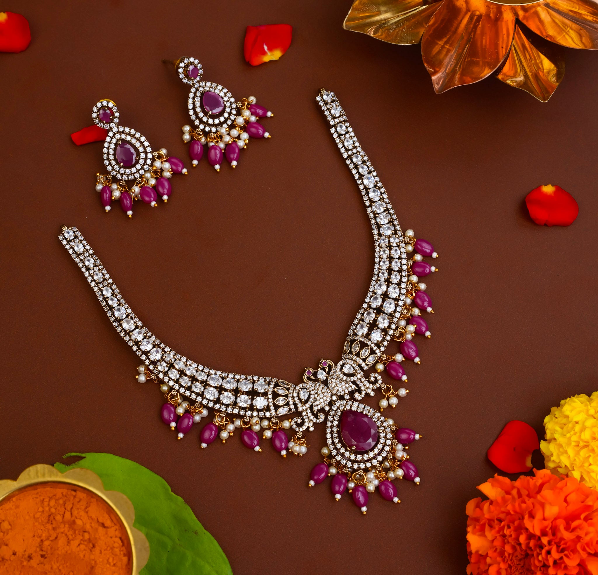 VICTORIAN PEACOCK HASLI (RUBY)