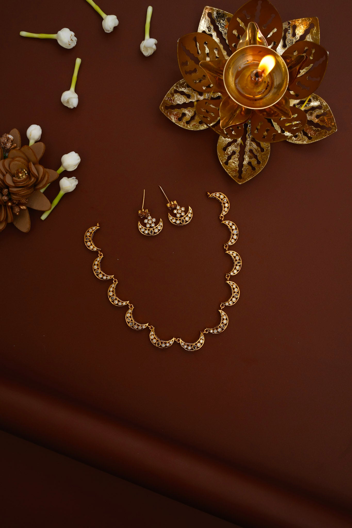 HALF MOON NECKPIECE