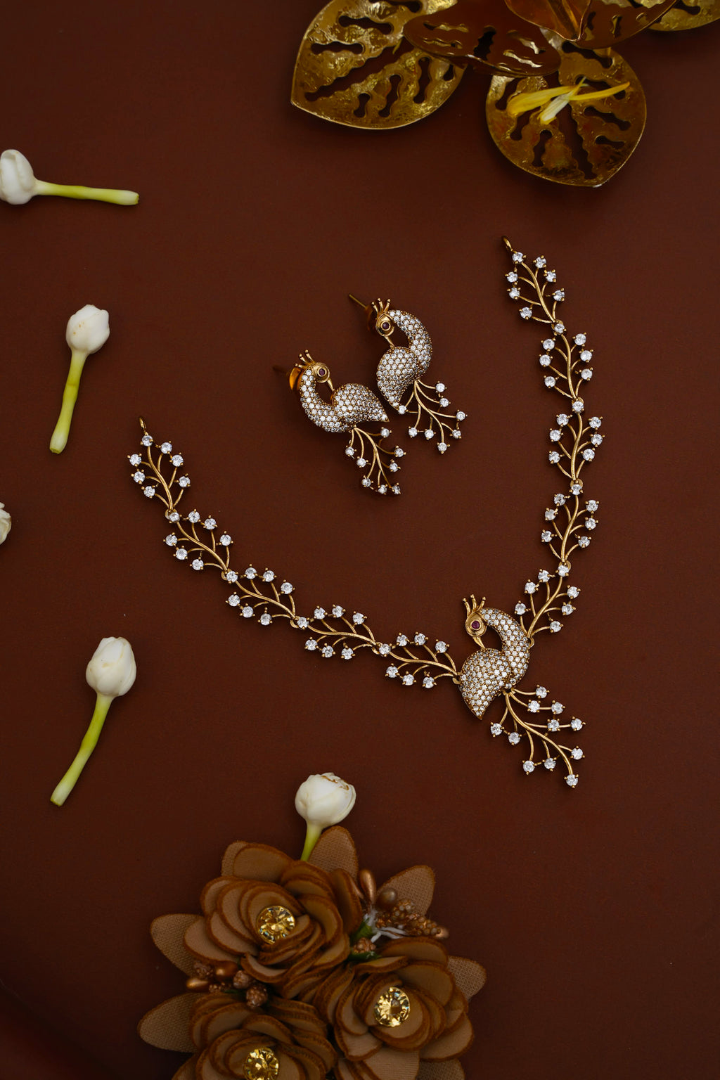 DIAMOND LOOK ALIKE NECKPIECE