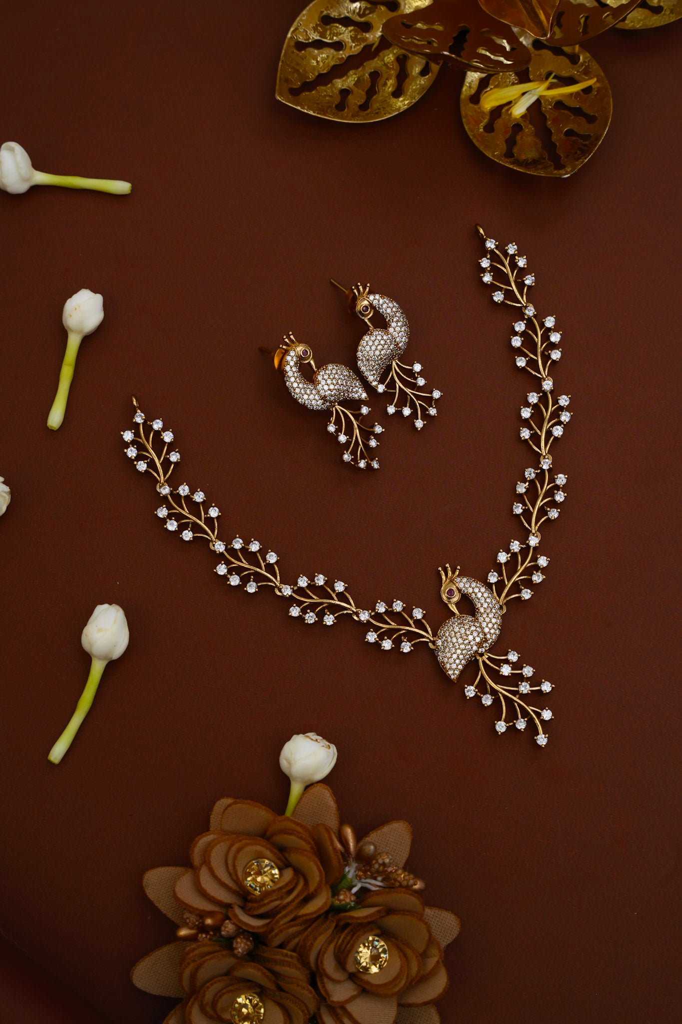 DIAMOND LOOK ALIKE NECKPIECE