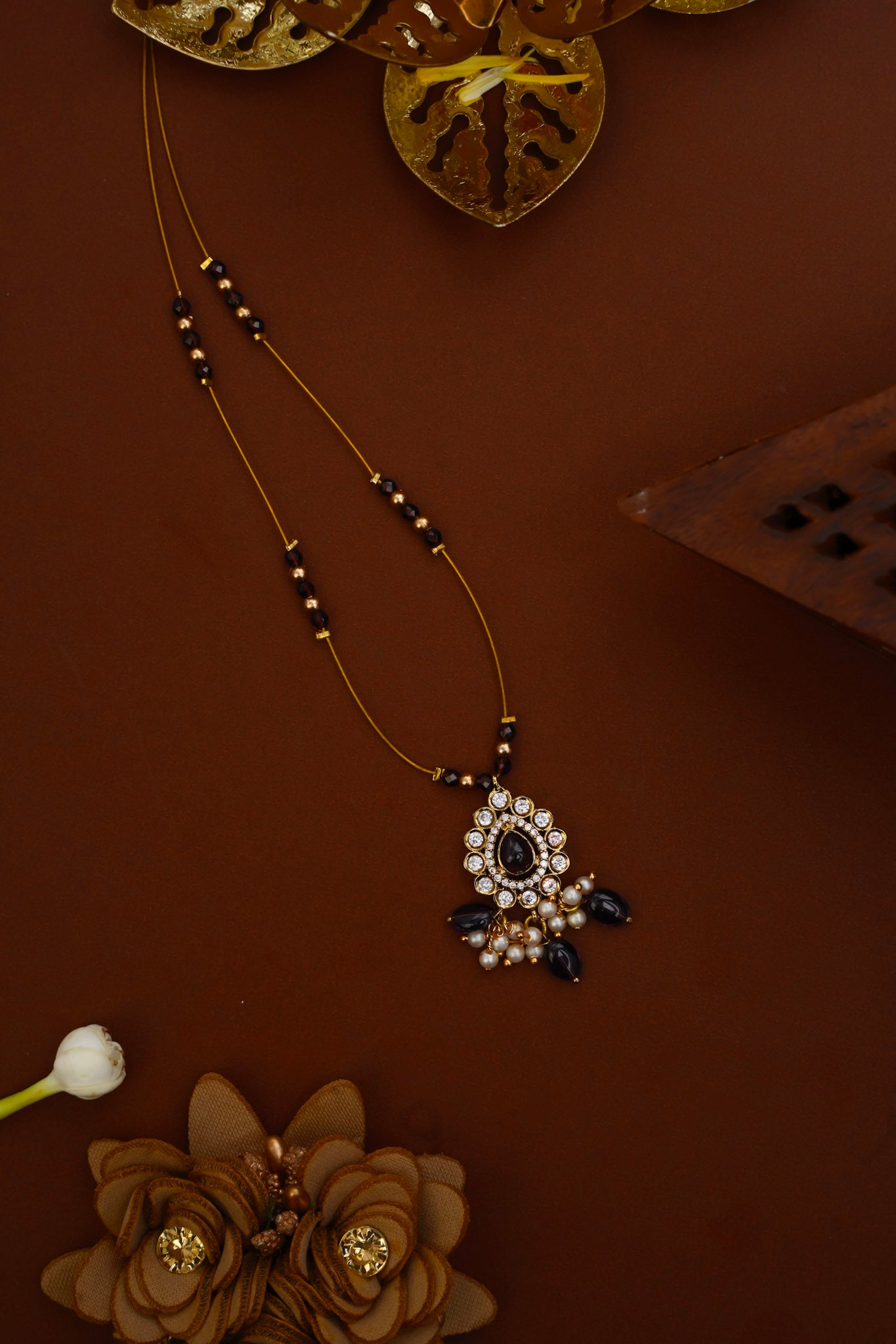 VICTORIAN INVISIBLE NECKPIECE (PURPLE)