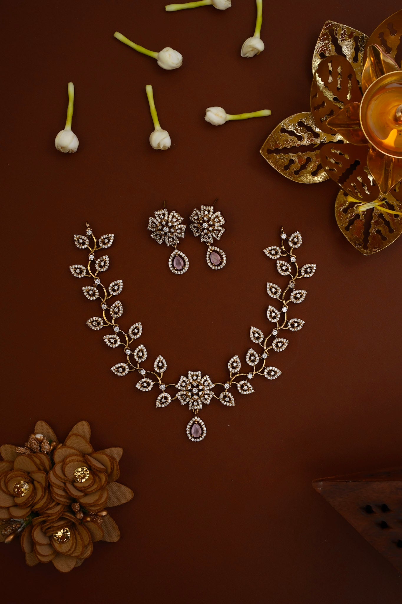 FLORAL PENDANT NECKPIECE (PINK)