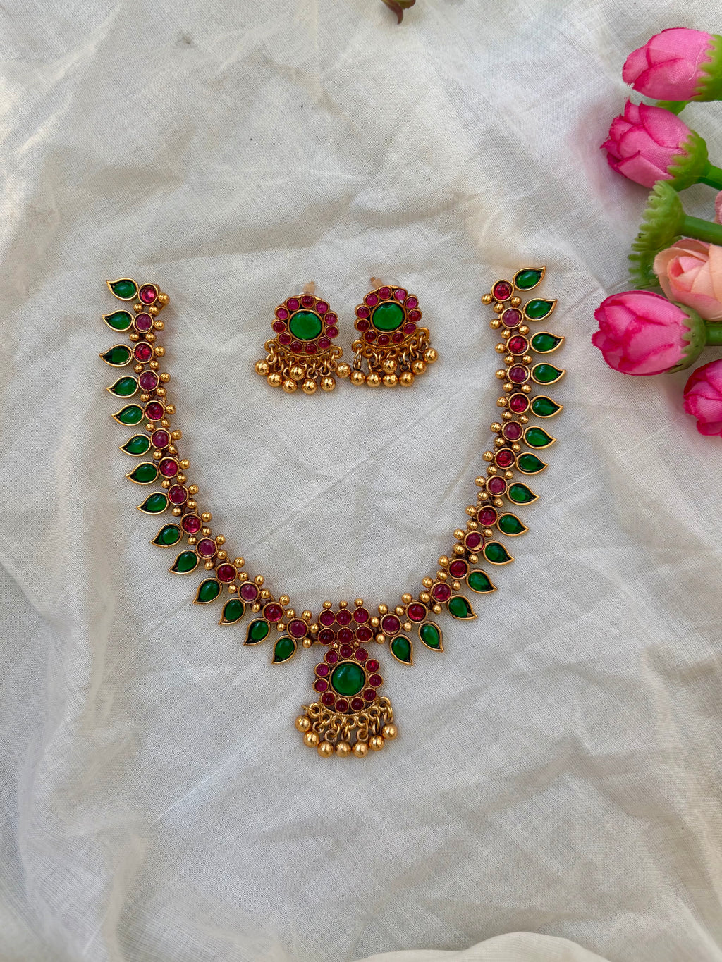 Mango neckpiece