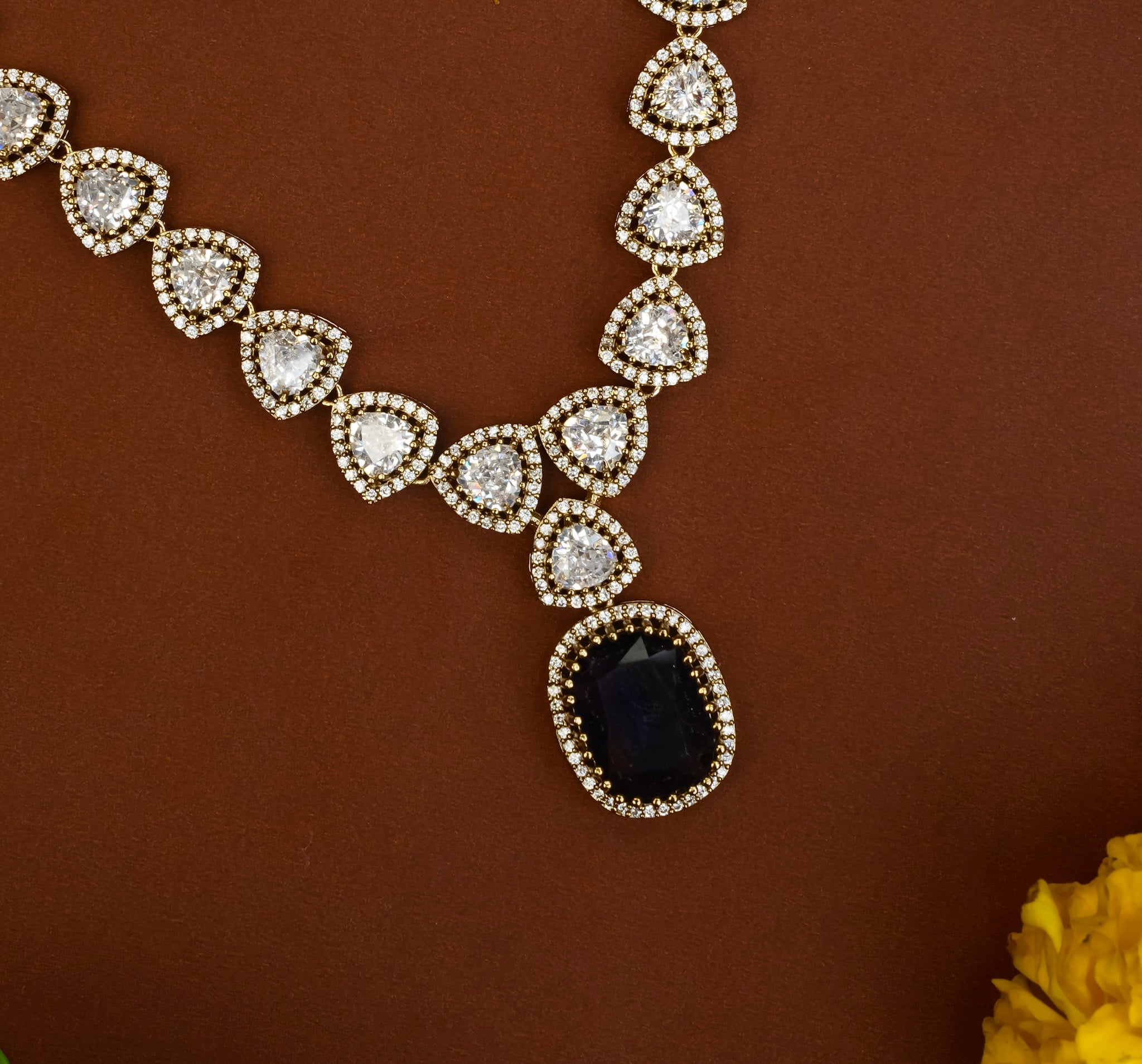 VICTORIAN PENDANT SET