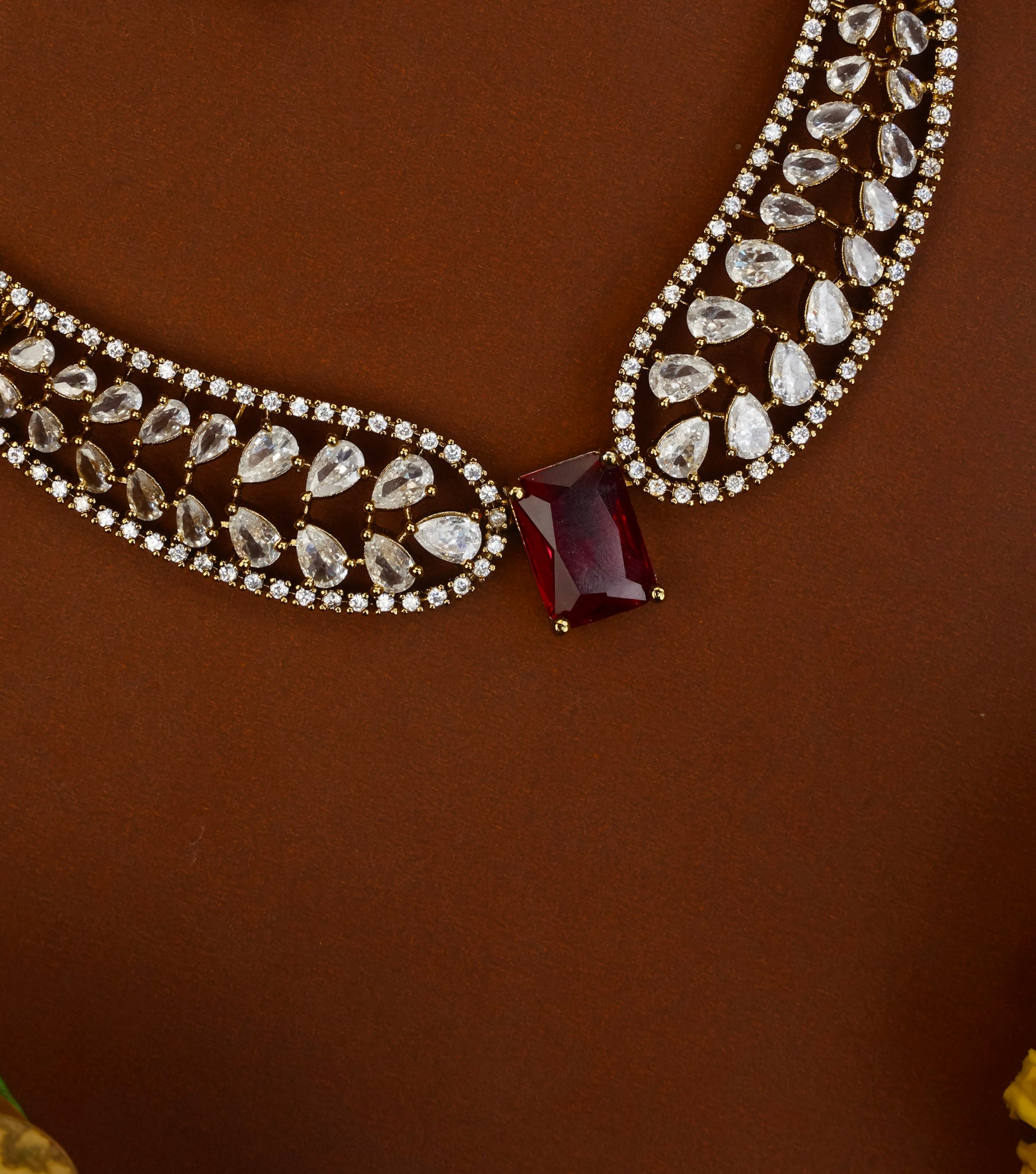 HASLI NECKPIECE