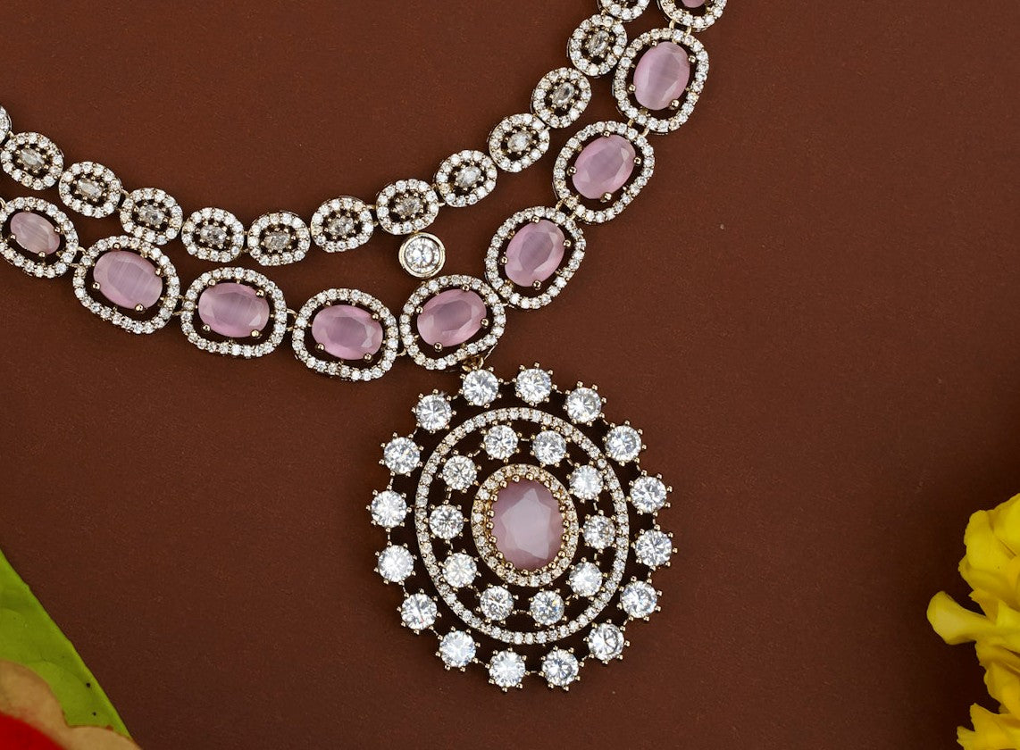 VICTORIAN PENDANT NECKPIECE (PINK)