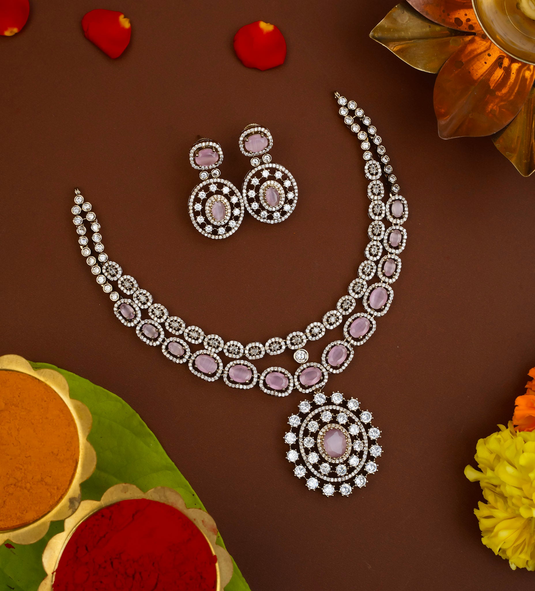 VICTORIAN PENDANT NECKPIECE (PINK)