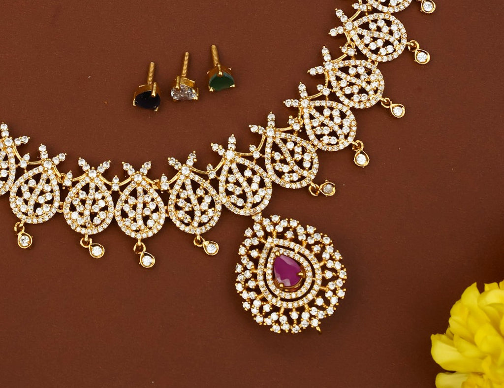 AD INTERCHANGEABLE NECKPIECE