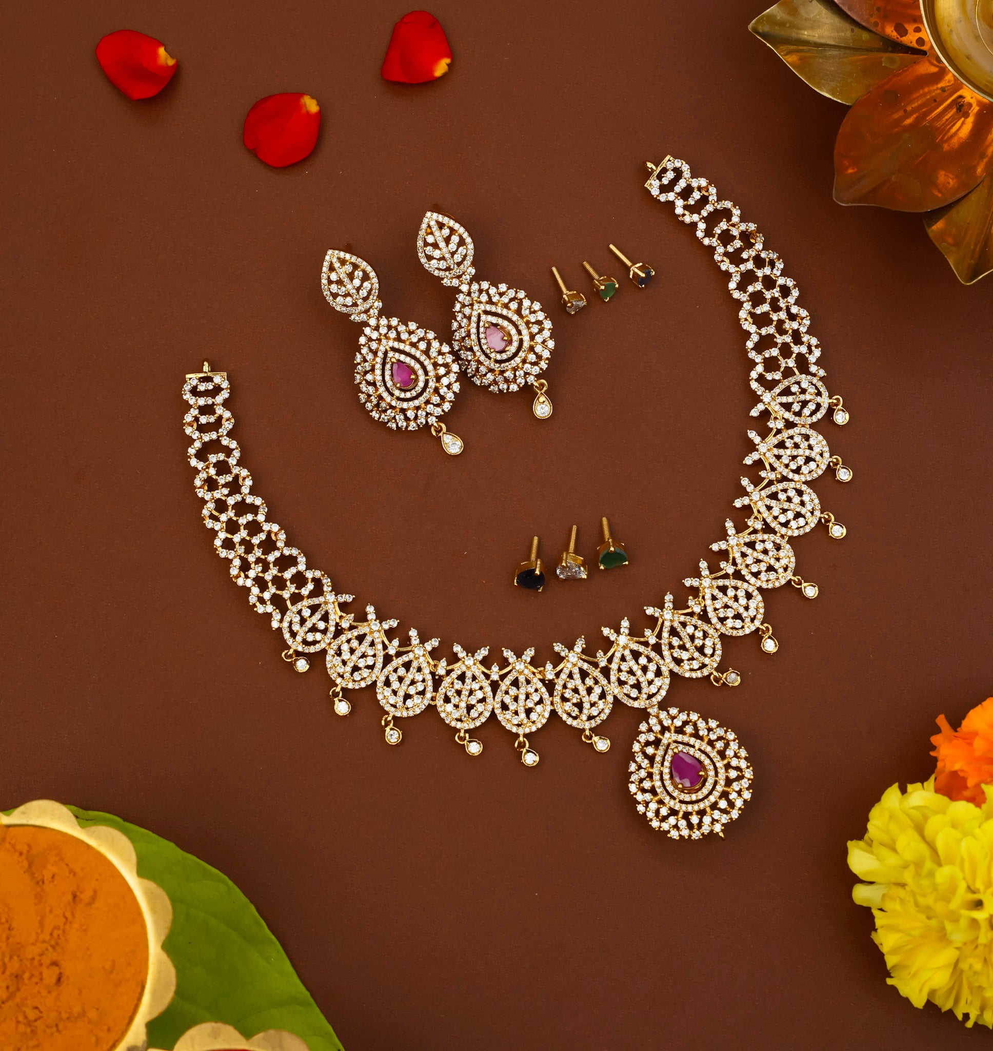 AD INTERCHANGEABLE NECKPIECE