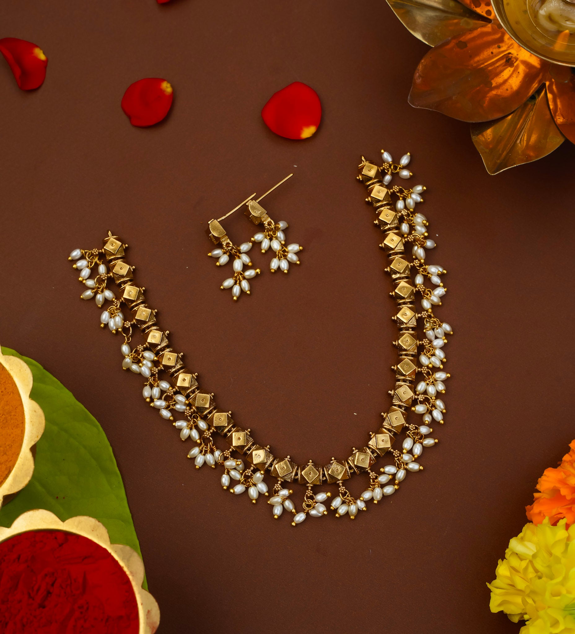 RICE PEARL NECKPIECE