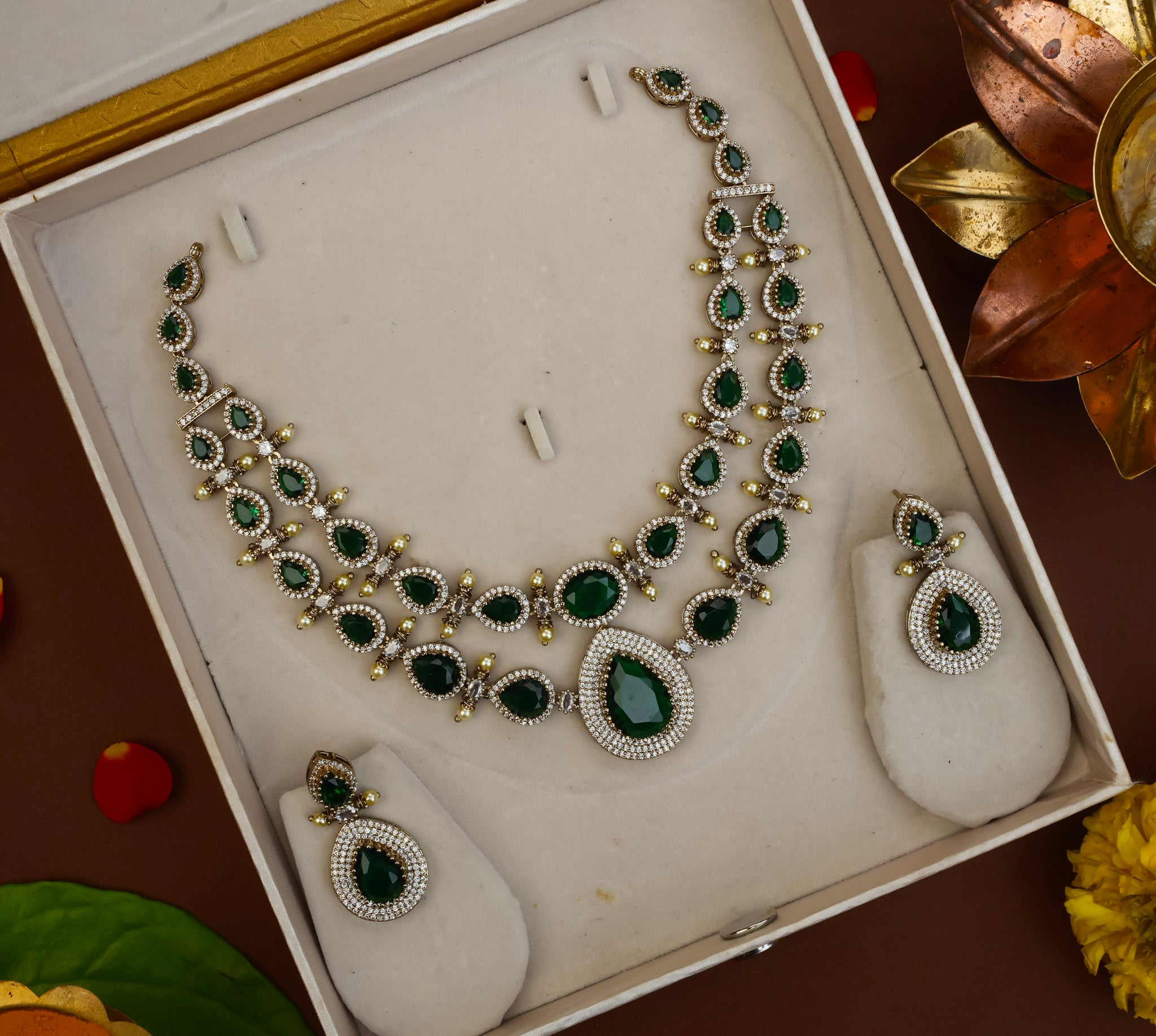 VICTORIAN EMERALD NECKPIECE