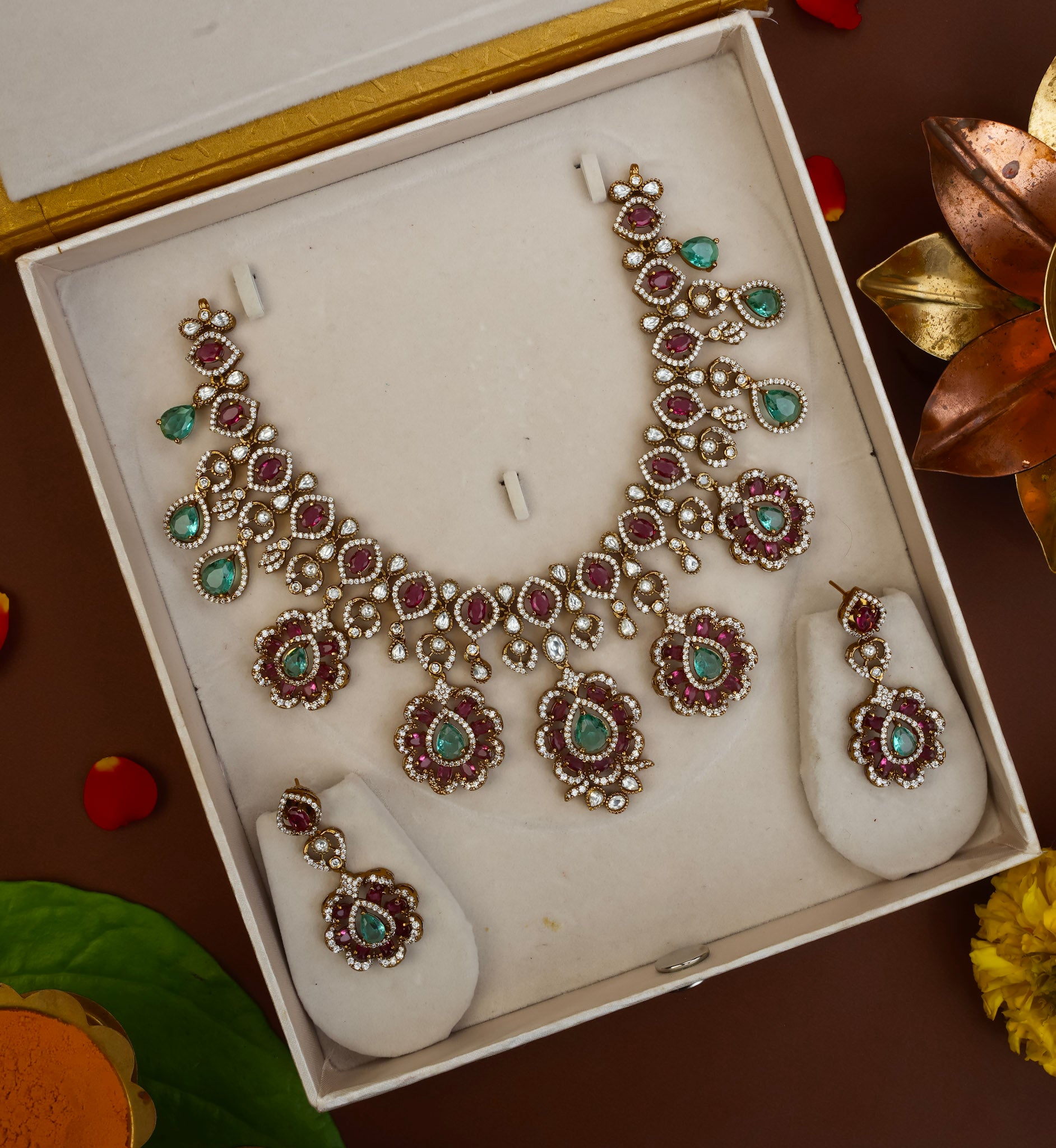 VICTORIAN PARTY WEAR NECKPIECE