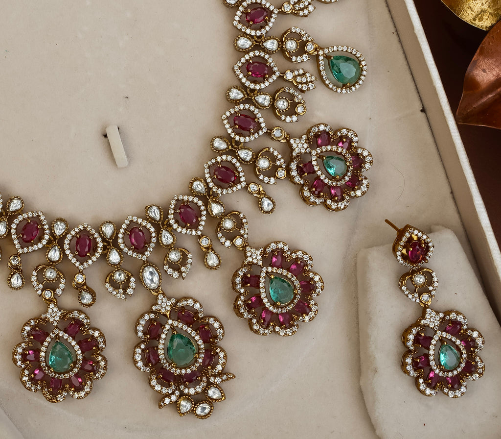 VICTORIAN PARTY WEAR NECKPIECE