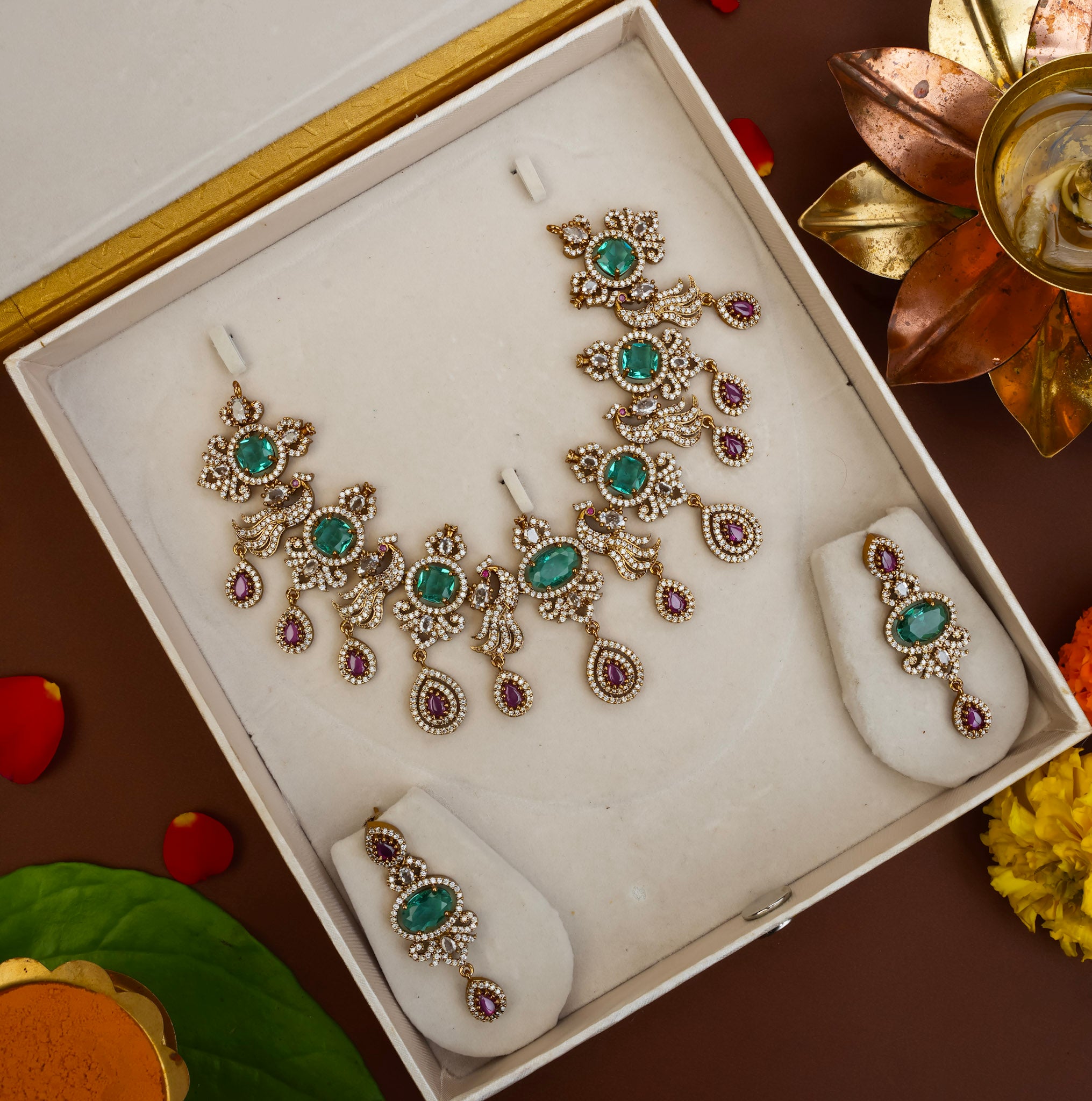 VICTORIAN PEACOCK CHOKER / NECKPIECE