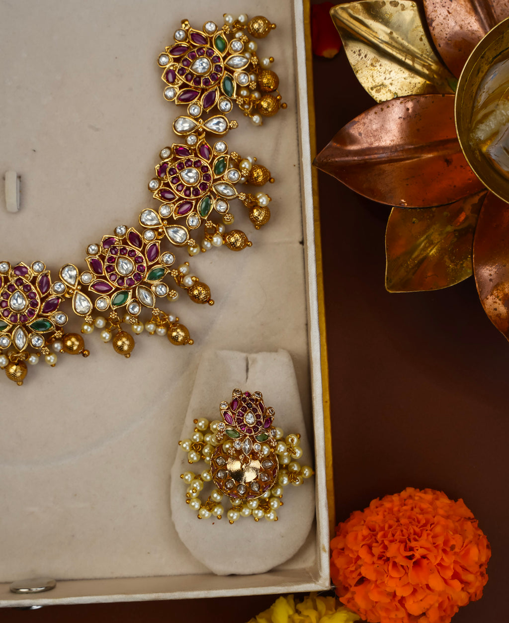 LOTUS KEMP NECKPIECE