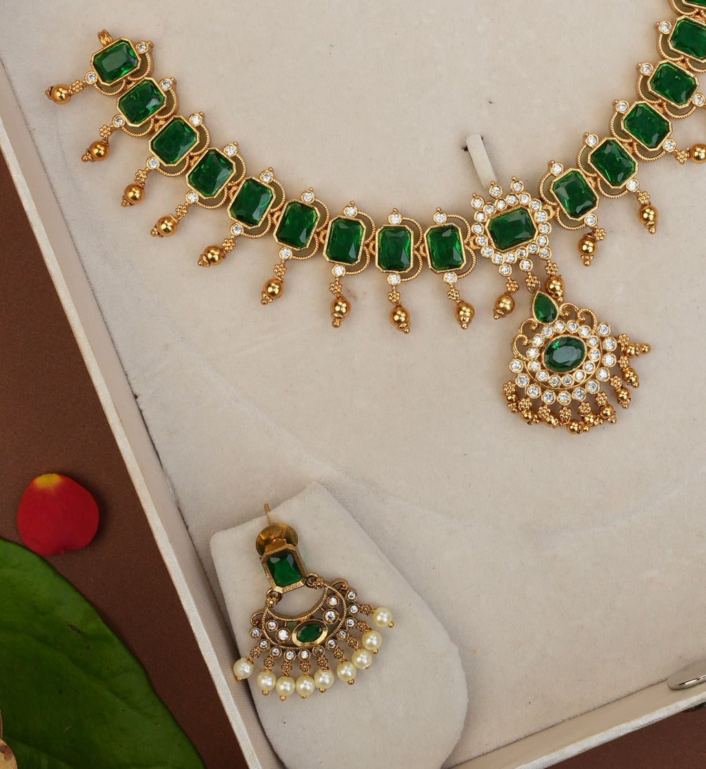 BLOCK NECKPIECE / CHOKER