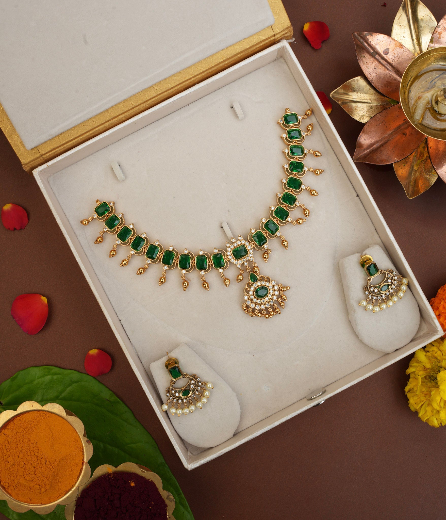 BLOCK NECKPIECE / CHOKER