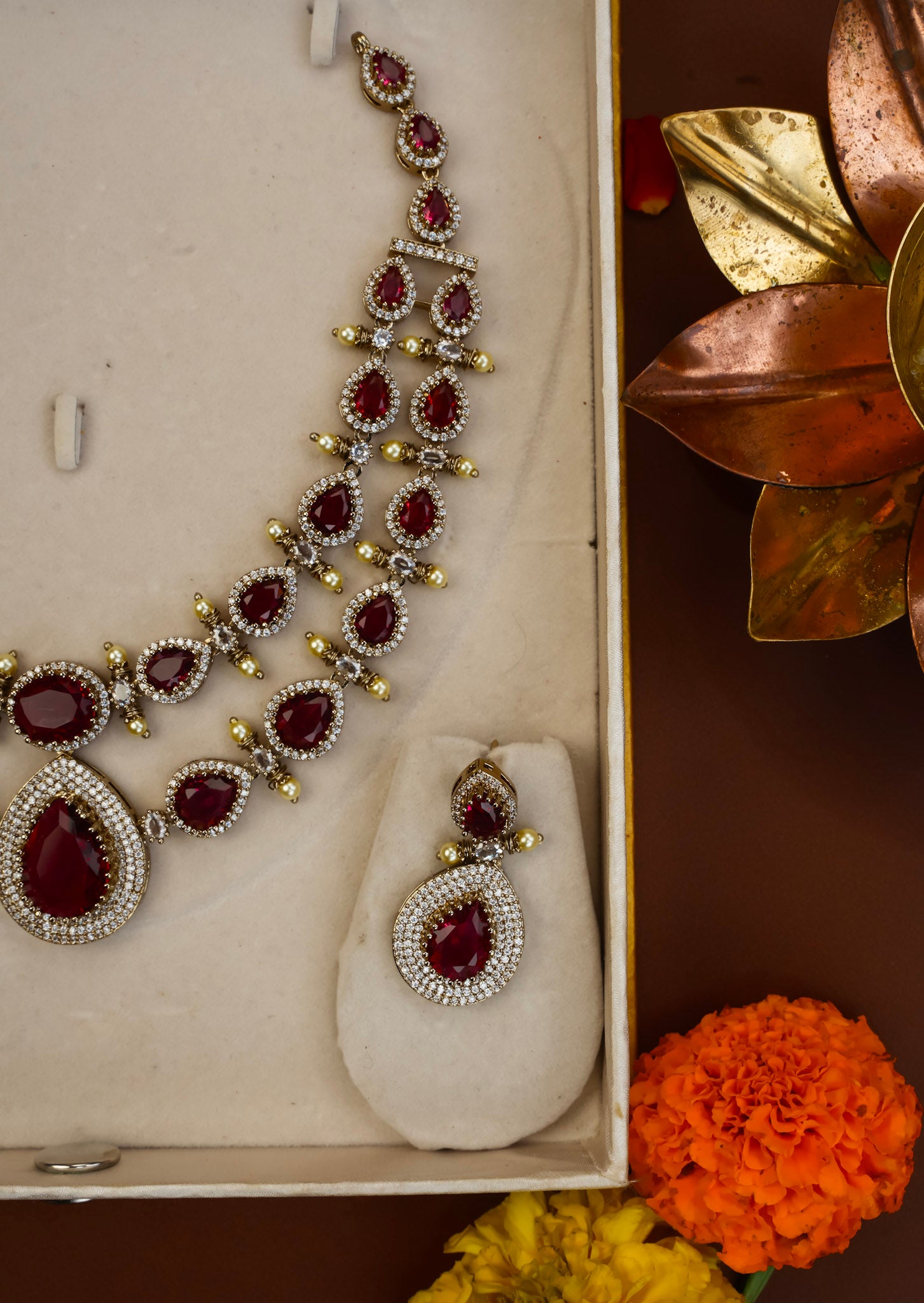 VICTORIAN DOUBLE LAYER NECKPIECE (RED)