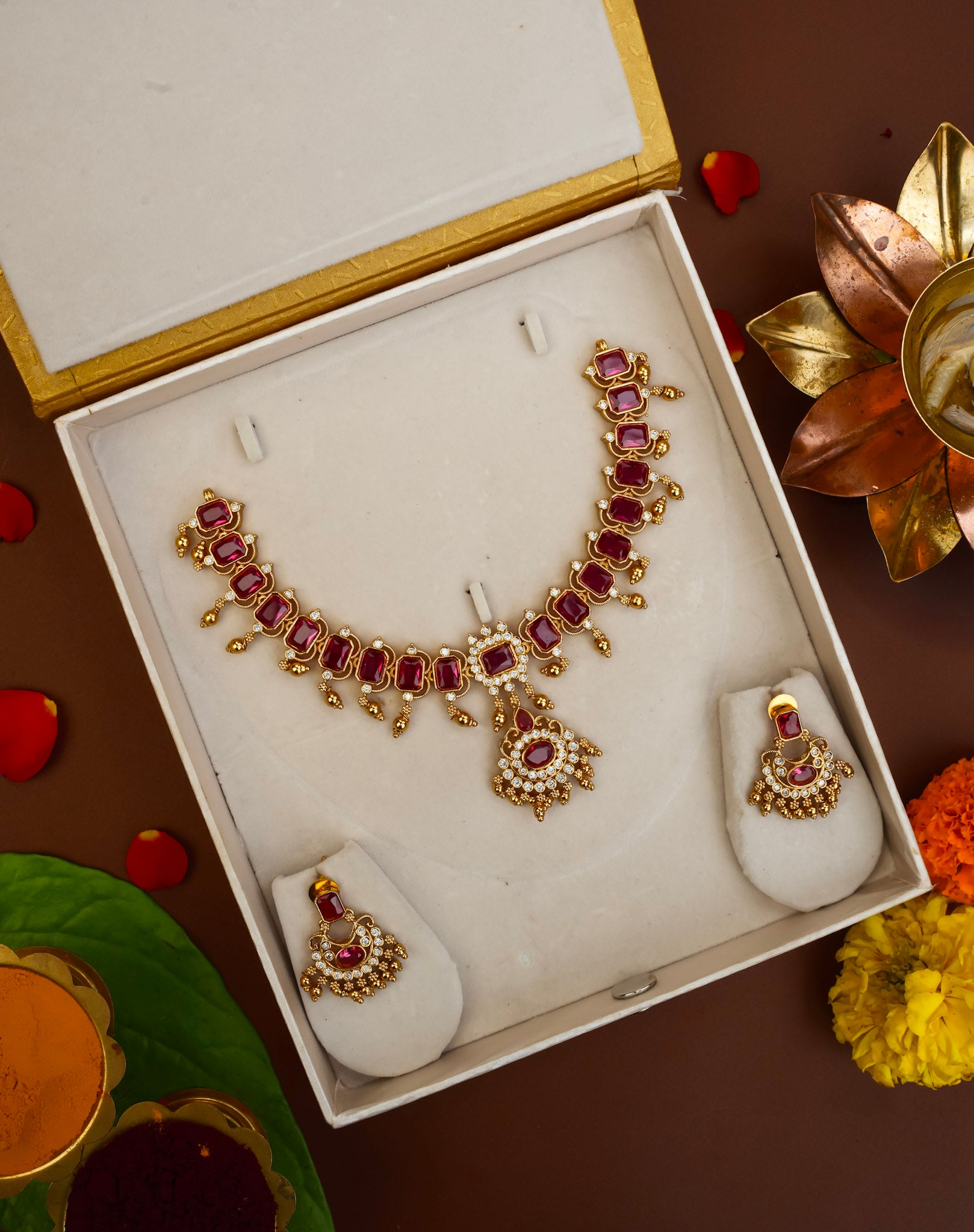 BLOCK NECKPIECE / CHOKER