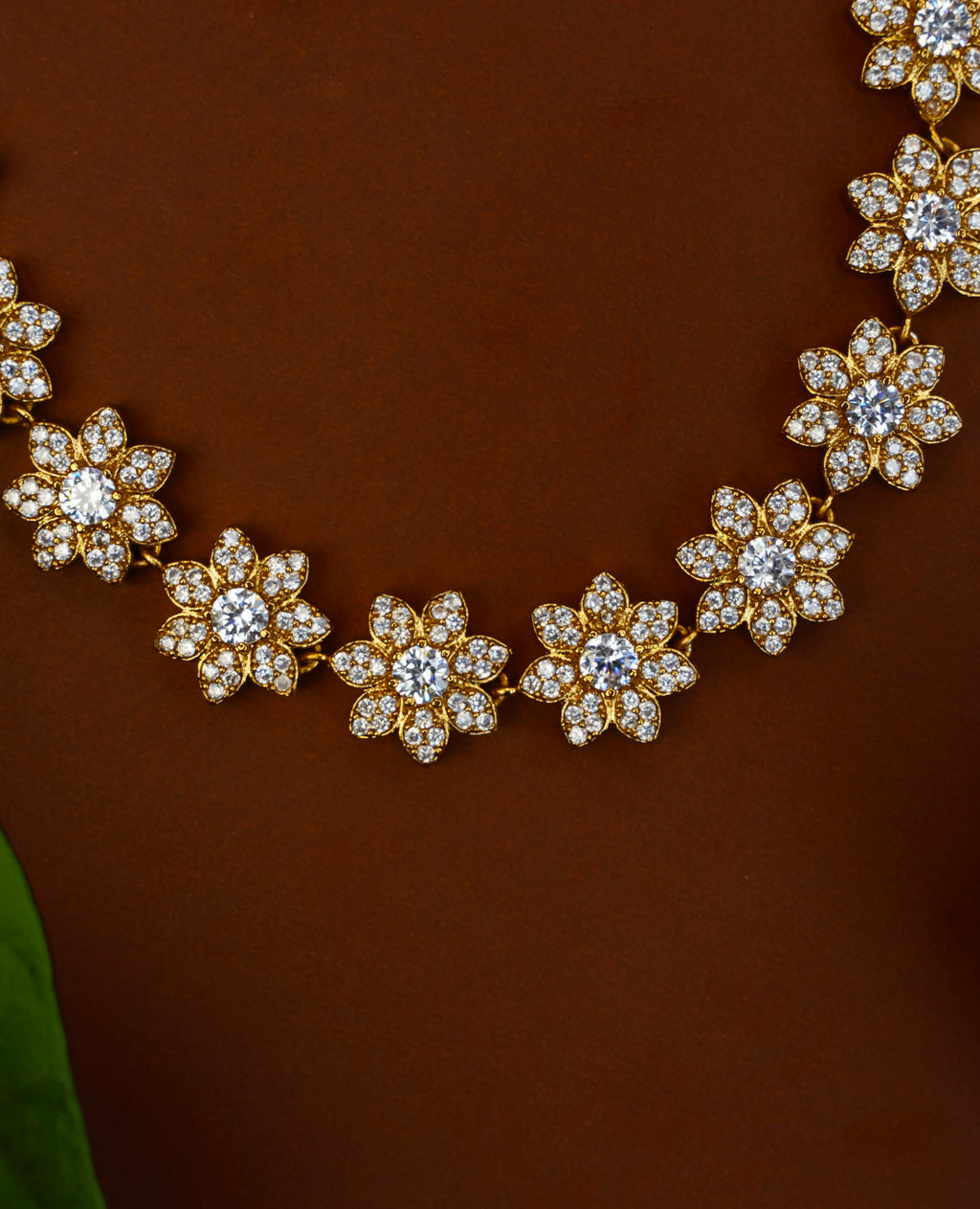 AD FLORAL NECKPIECE