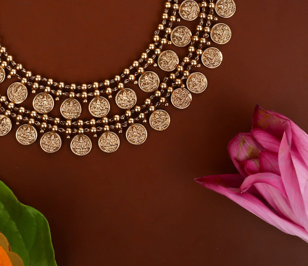 LAYERED NECKPIECE