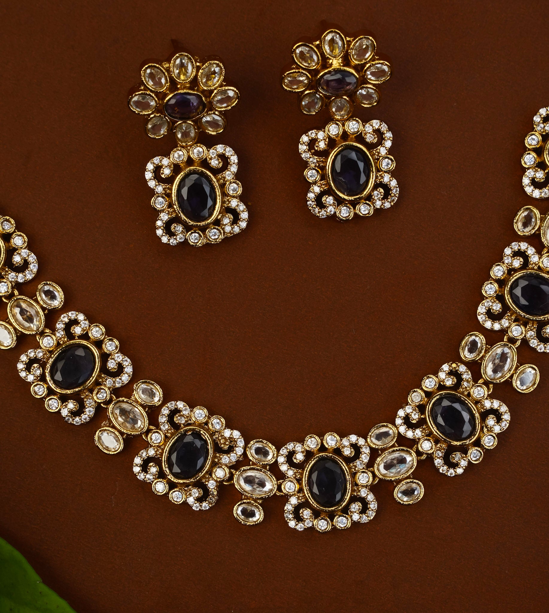 VICTORIAN FLORAL NECKPIECE