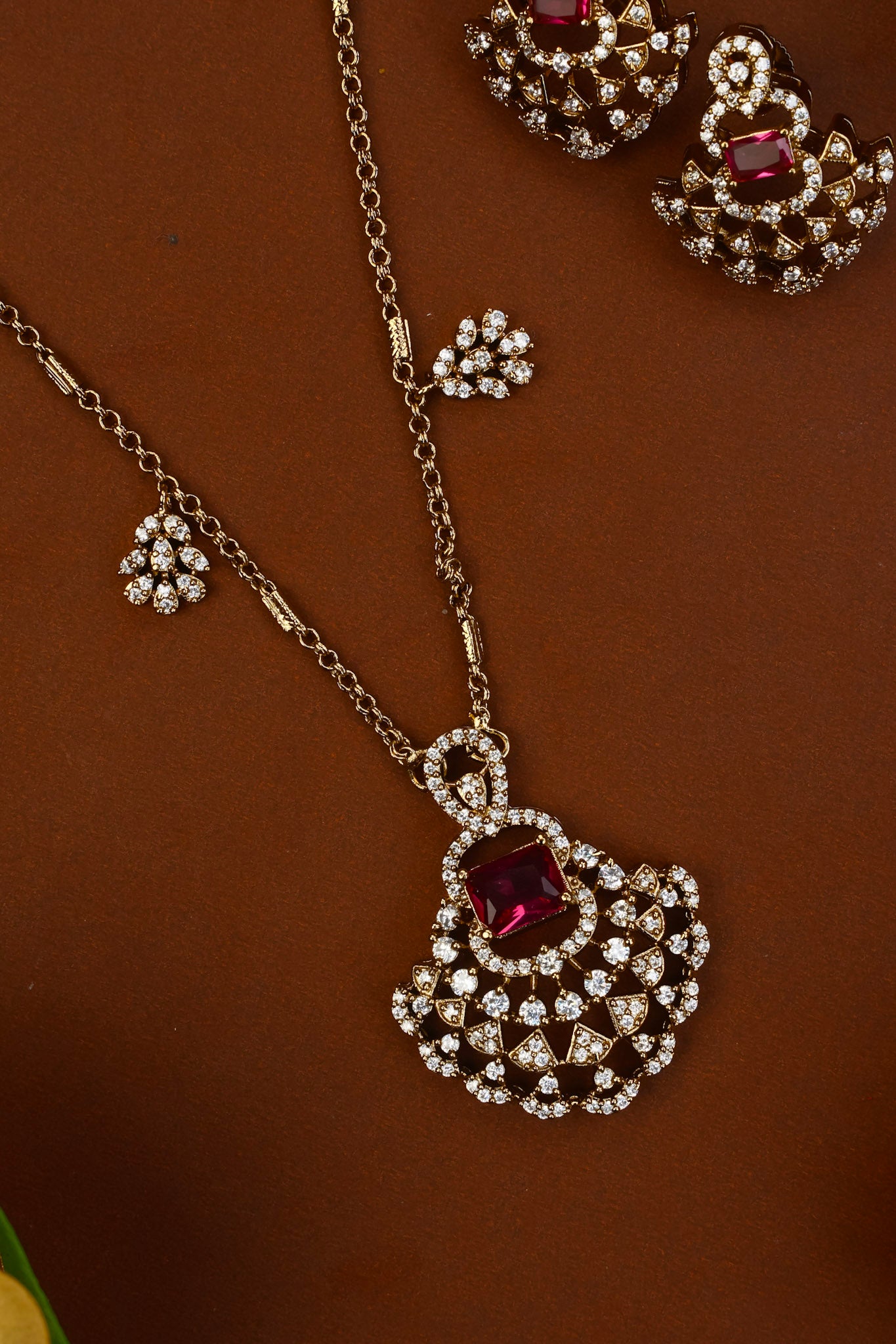 VICTORIAN PENDANT CHAIN