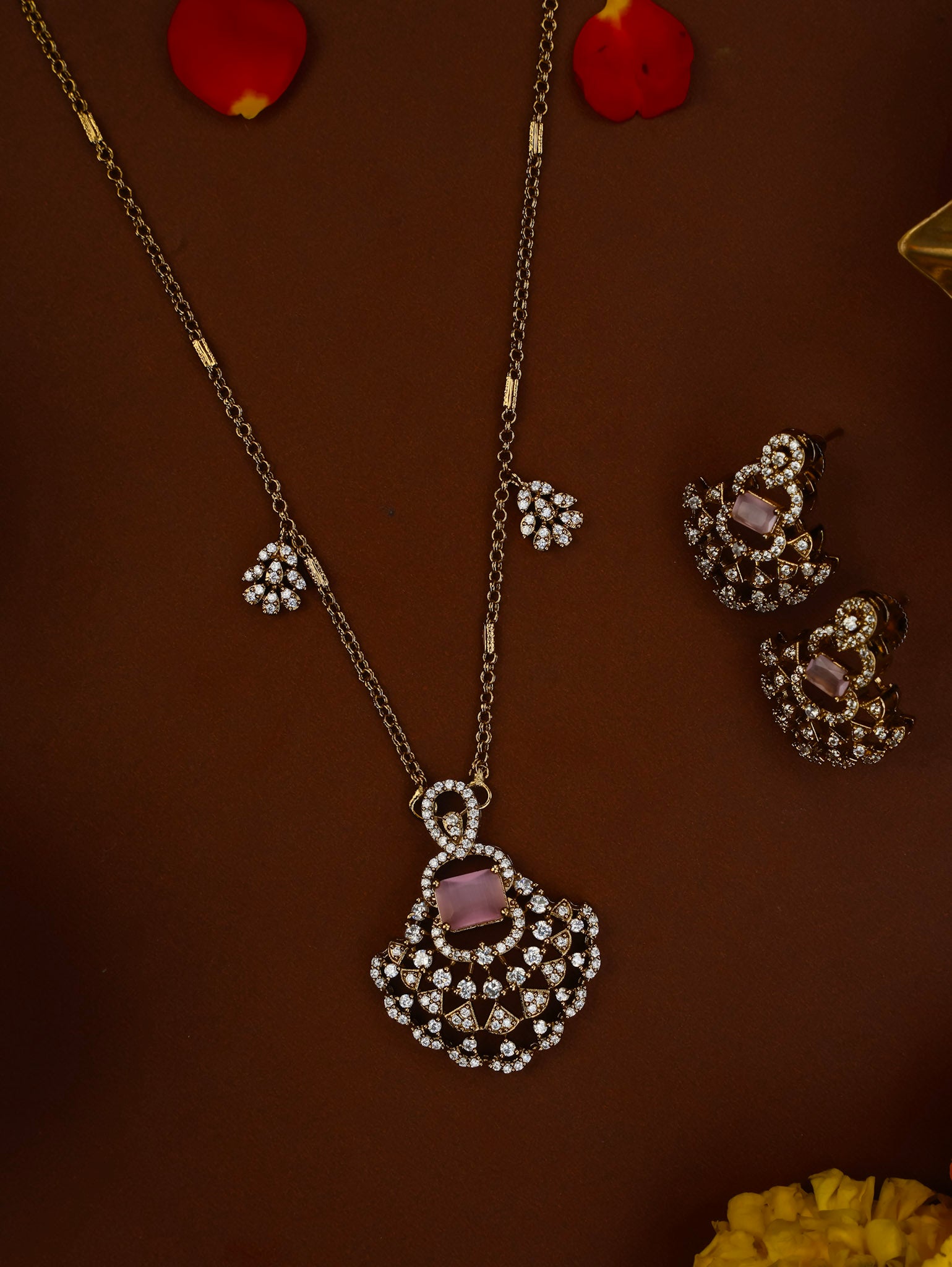 VICTORIAN PENDANT CHAIN