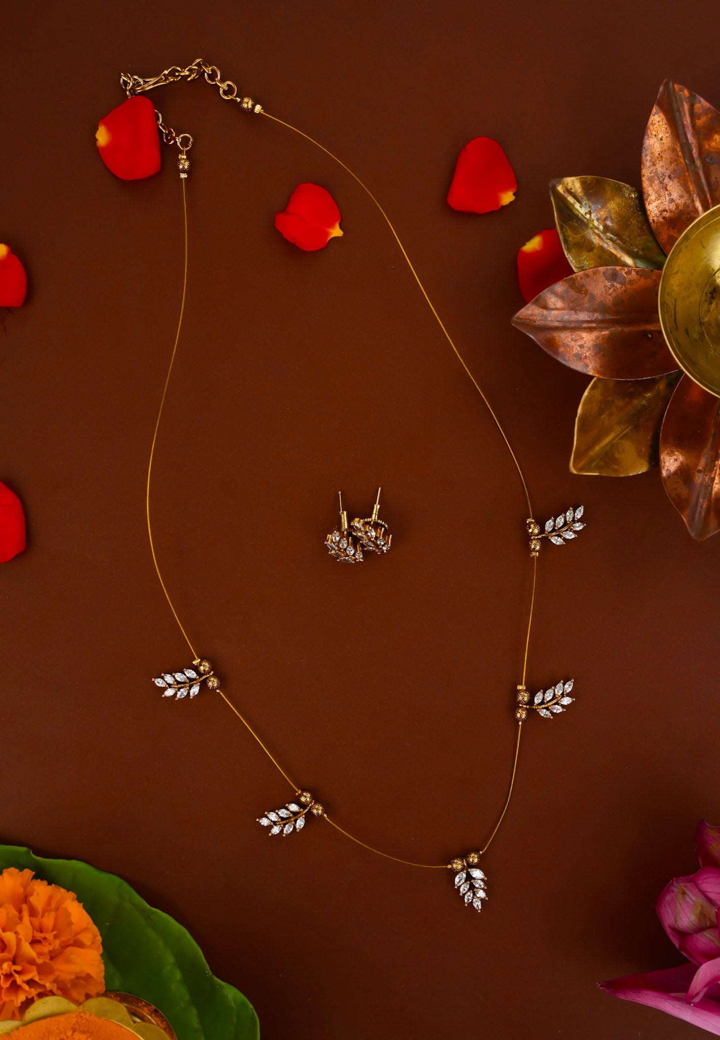 AD INVISIBLE CHAIN