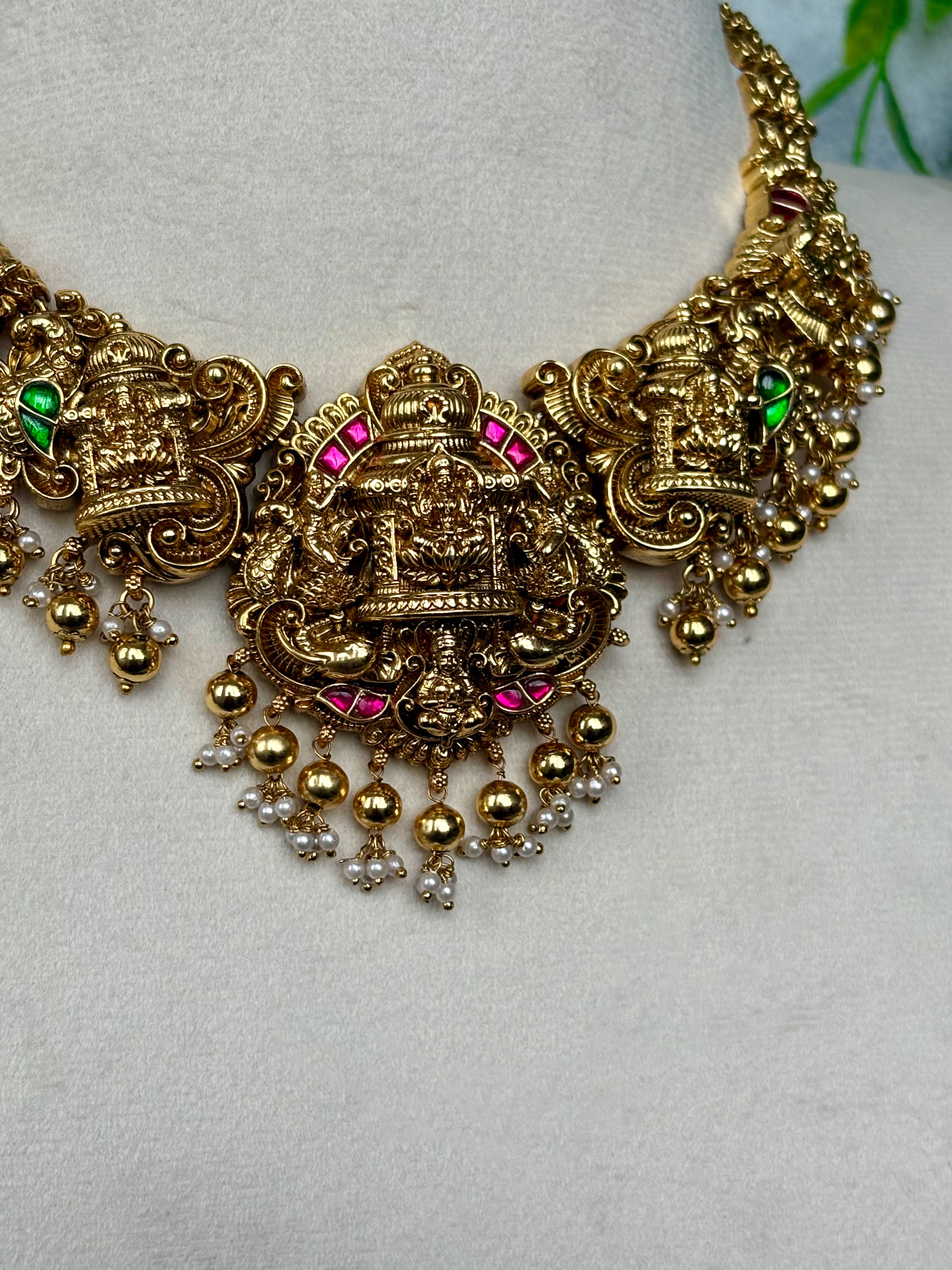 Jadau gold look alike neckpiece