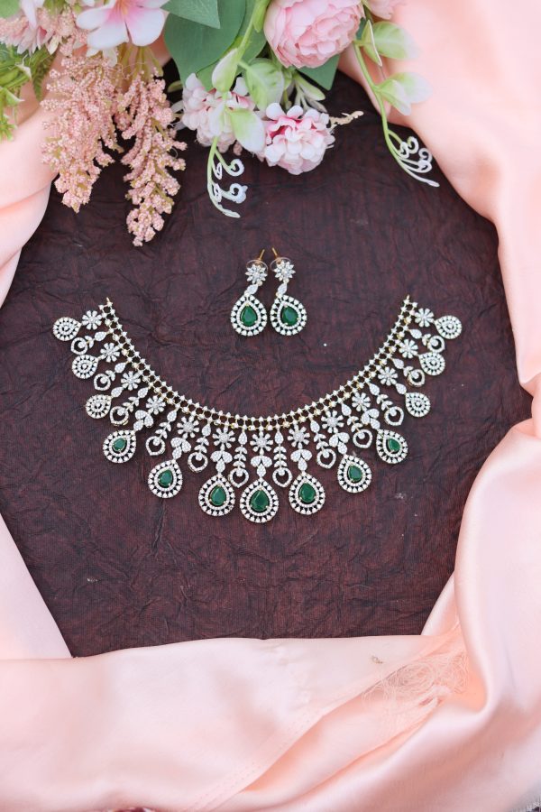 EMERALD DIAMOND LOOK ALIKE NECKSET