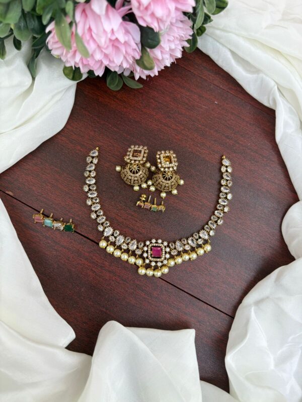 INTERCHANGEABLE DIAMOND NECKPIECE